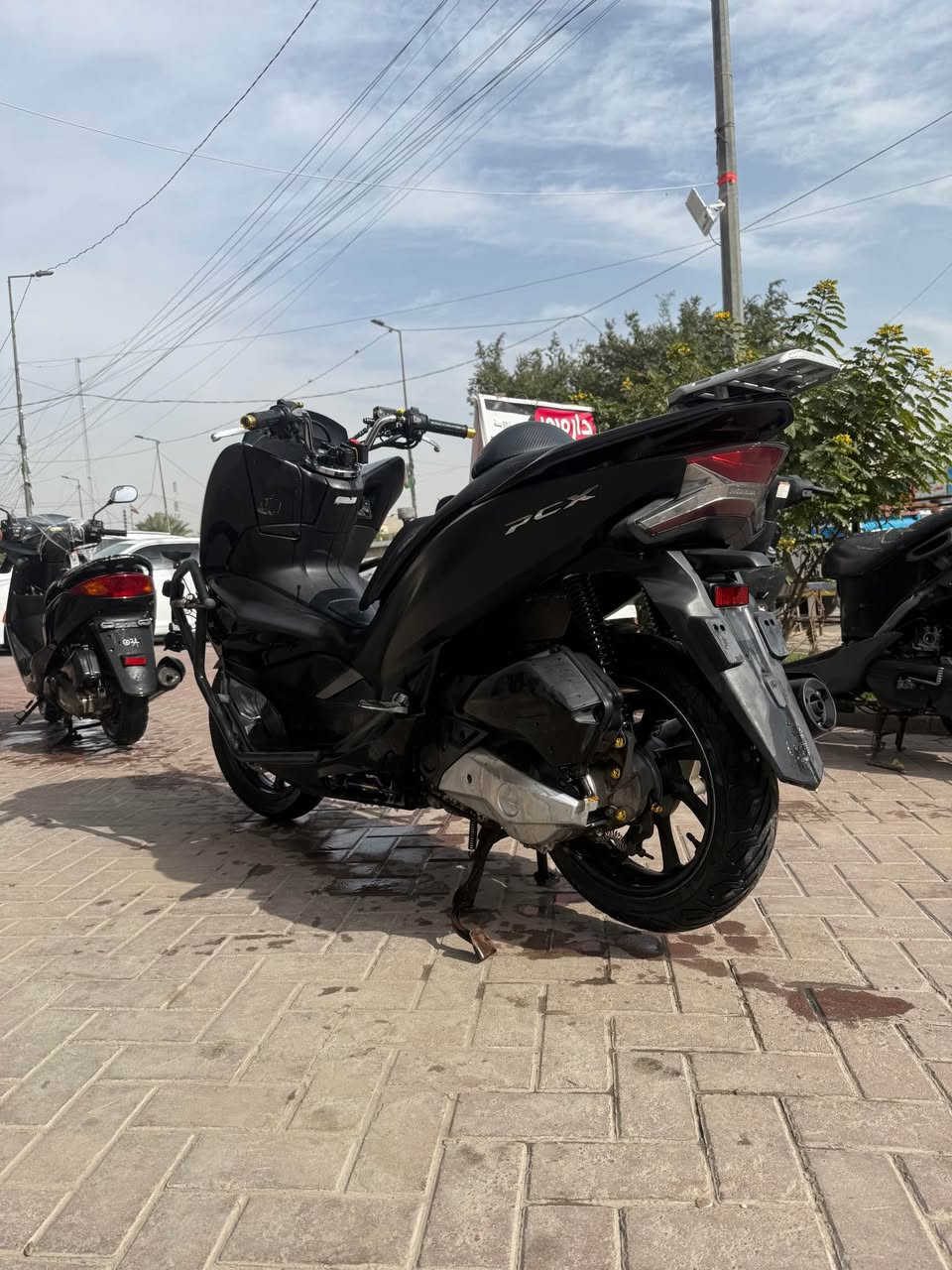 دراجه pcx جيل ثالث بصمه موديل 2018 مكفوله كفاله عامه وياهه بس بصمه وحده اوراقه فقط مكاتبه ومنفيس ماشيه 21 الف 
مكاني بغداد اعظميه *********** Colombo, Sri Lanka
