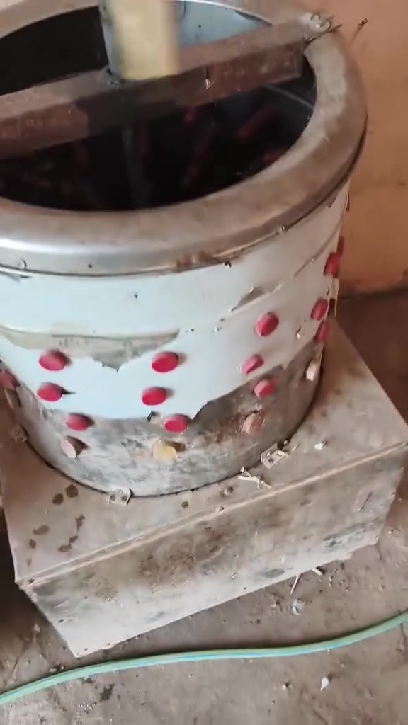 مكينة دجاج كهربائية فول نضافة وشرط الشغل بيعنك اشوفة ميسان العمارة رقم بي وتساب ***********
