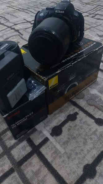كاميرا نيكون 5300D جديدة شرط الفحص يجي وياها عدسة ونضيفه كلش
قيم سعرها بما يرضي الله 
عدسة
هود
بطارية
شاحنه
حزام *********** مكاني نجف
