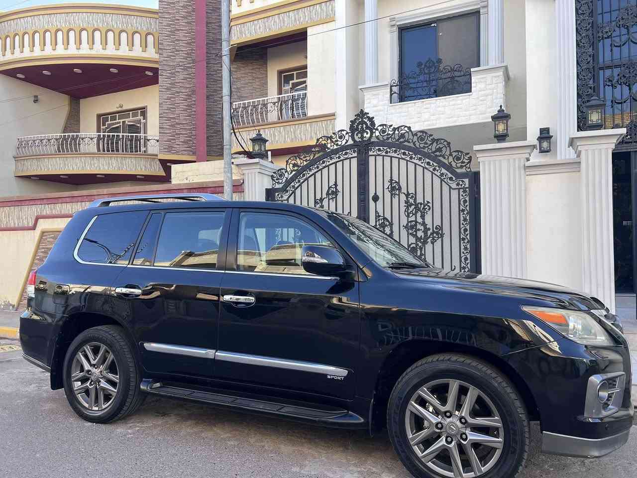 السلام عليكم 
للبيع او مراوس بتاهو ٢١ فما فوق لكزس 2013 بريم 
سياره جديده مكفوله عده بارد بسيط 
داخل قرميدي فول مواصفات 
السعر ٣٥٥ مجال بسيط 
مكانها الانبار فلوجه 
***********
