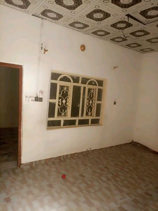 للبيع بيت 50 متر طابو زراعي قرار 25 بمطار القديم بنهاية شارع اسواق موحان مؤجر بشهرية بناء ابلوك  وعكادة السعر 15 وبي مجال للاستفسار 
***********
