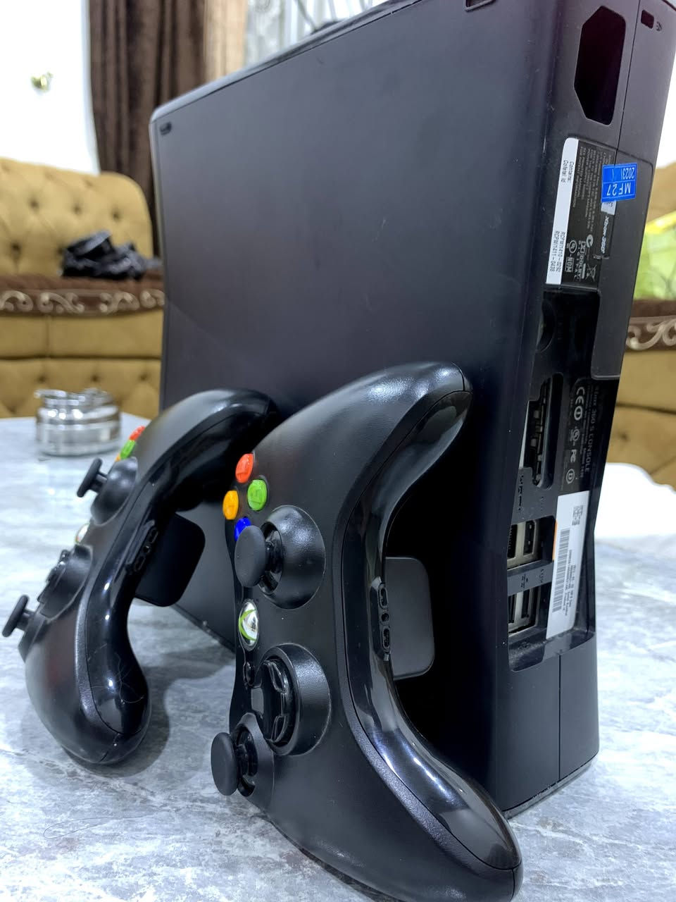 اكس بوكس 360
جهاز نظيف استخدام قليل 

يجيك يدتين ويا الاكس بوكس 

بي 120 لعبة من ضمنهم 

pes 2019/2013
FIFA 2019
Gta V 

الجهاز نظيف مثل ما موضح بل صورة 

سعرو 125 وبي مجال قليل 

رقم : ***********
