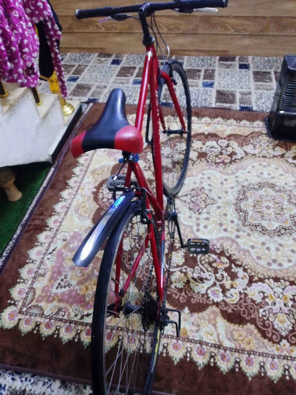 السلام عليكم بايسكل 700 للبيع بايسكل نظيف نظافه 100% سعره السعر 80 وبي مجال مكان البلديات رقم الهاتف ***********
