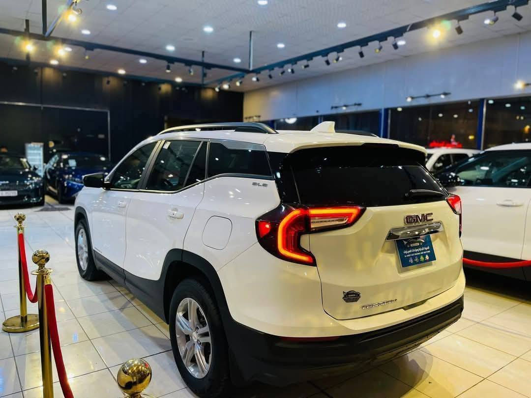 بسم الله ما شاء الله
#اعلان_بيع_سيارة

🔷السيارة : جي ام سي تيران SLE
🔷سنة الصنع :2023
🔷اللوحة : بغداد
🔶السعر : 220 ورقة
🔷الضرر : تبديل وصبغ قبق الجنطة فقط. (صور الضرر مرفقة بالاعلان)
🔷ضرر الايرباك : بدون ضرر.
🔷رقم الشاصي : 3GKALMEG4PL129739
______________________________________
🔷المواصفات:
🔹حجم المحرك 4 سلندر 1.5L توربو 
🔹عداد المسافة 13 الف ميل 
🔹رادار امامي
🔹تنبيه الخروج عن المسار
🔹كرسي السائق كهرباء
🔹تدفئة الكراسي الامامية
🔹ويل كب حجم 17 انج مع اطارات بحالة ممتازة مع زوج جديد
🔹لايتات LED بالكامل
🔹شاشه تحكم بالايعازات
🔹تحكم ستيرن جهتين
🔹بصمة ابواب وتشغيل وتشغيل عن بعد
🔹مع باقي المواصفات الاعتيادية
☎️ الاتصال :
***********
📍النجف الاشرف - حي العدالة 
#GMC #TERRAIN #تيران
