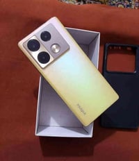 انفنكس نوت 40 برو ذاكره 256 رام 12 جهاز نضيف جدا مامفتوح فقط بي طخه بس...