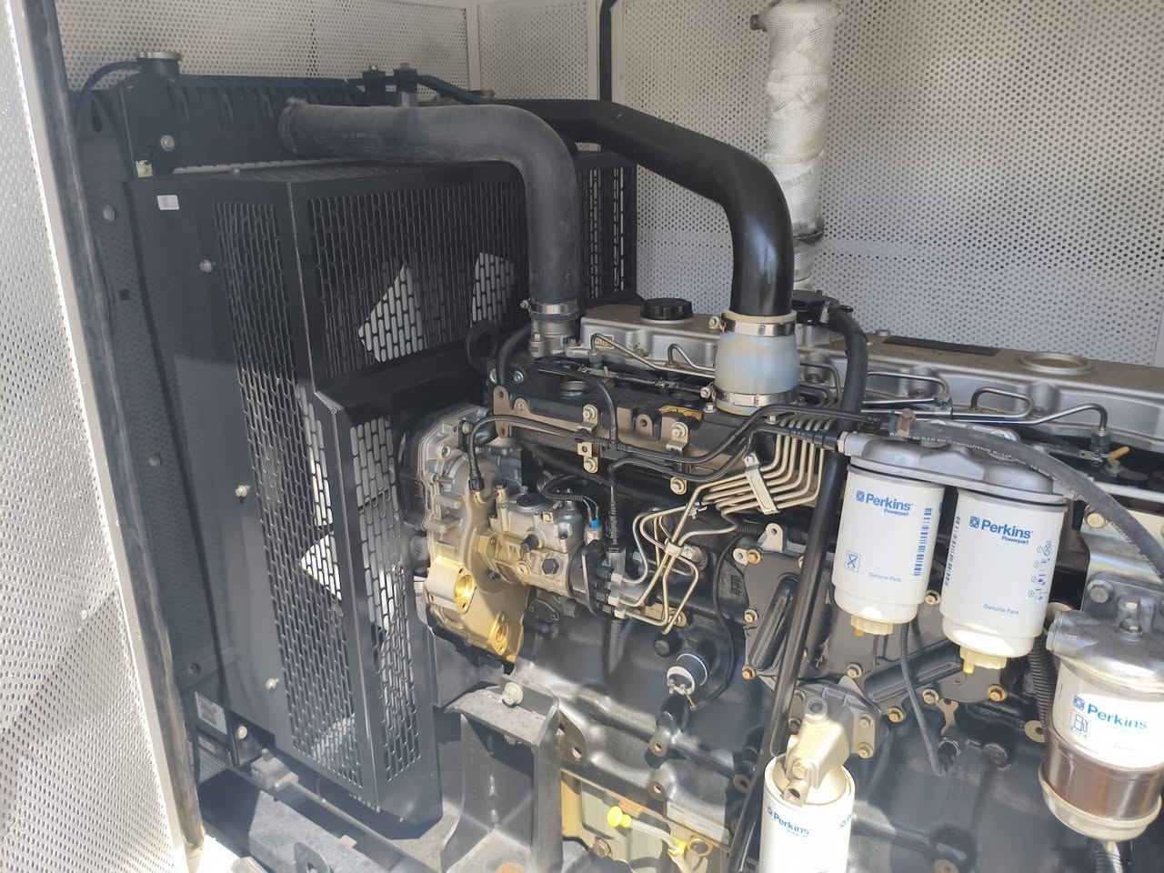 السلام عليكم ورحمه الله
للبيع
مولدة بيركنز إنكليزي 
٦سلندر ١٥٠كيفي
حديث حجم البستم ١٠٥ملم 
عدد ساعات التشغيل ٧٠٠٠ساعة
كاتم غدار سوبر سايلنت 
بلادي وضمان ع حمل 
للمزيد من التفاصيل لاتصال أو المراسلة 
*********** ابو شهم الزبيدي 
بغداد عوريج
