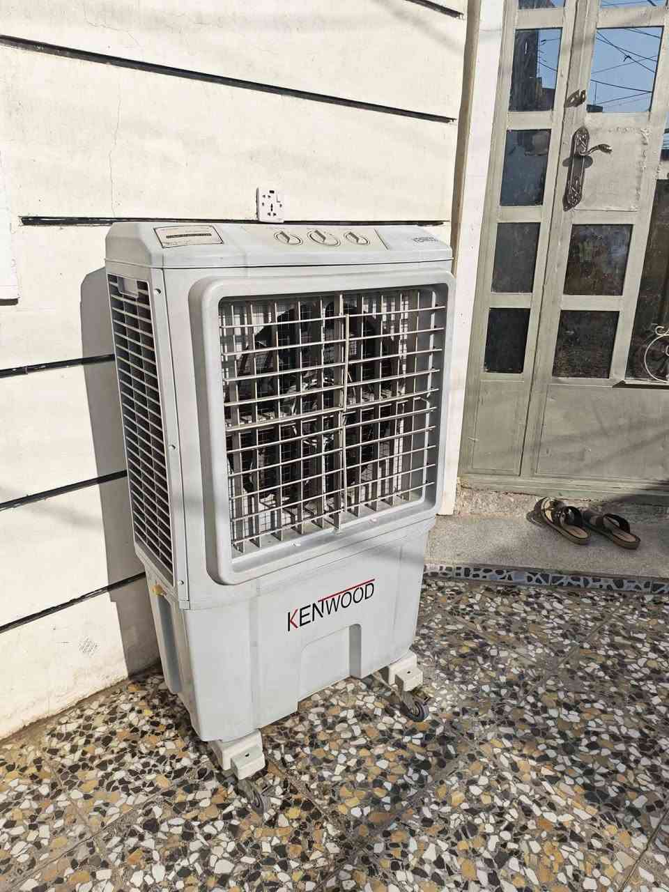 🔹 للبيع – مبردة كونوفيره (Kenwood) 🔹
✅ الماركة: كينوود (Kenwood) ✅ ثلاث سرعات ✅ استعمال شهر واحد فقط ✅ حالتها جديدة ونظيفة جداً
📍 المكان: بغداد – الحسينية – منطقة الصمود – قرب مدخل الحمل.
📞 للاستفسار والشراء: ***********
السعر 110قفل
