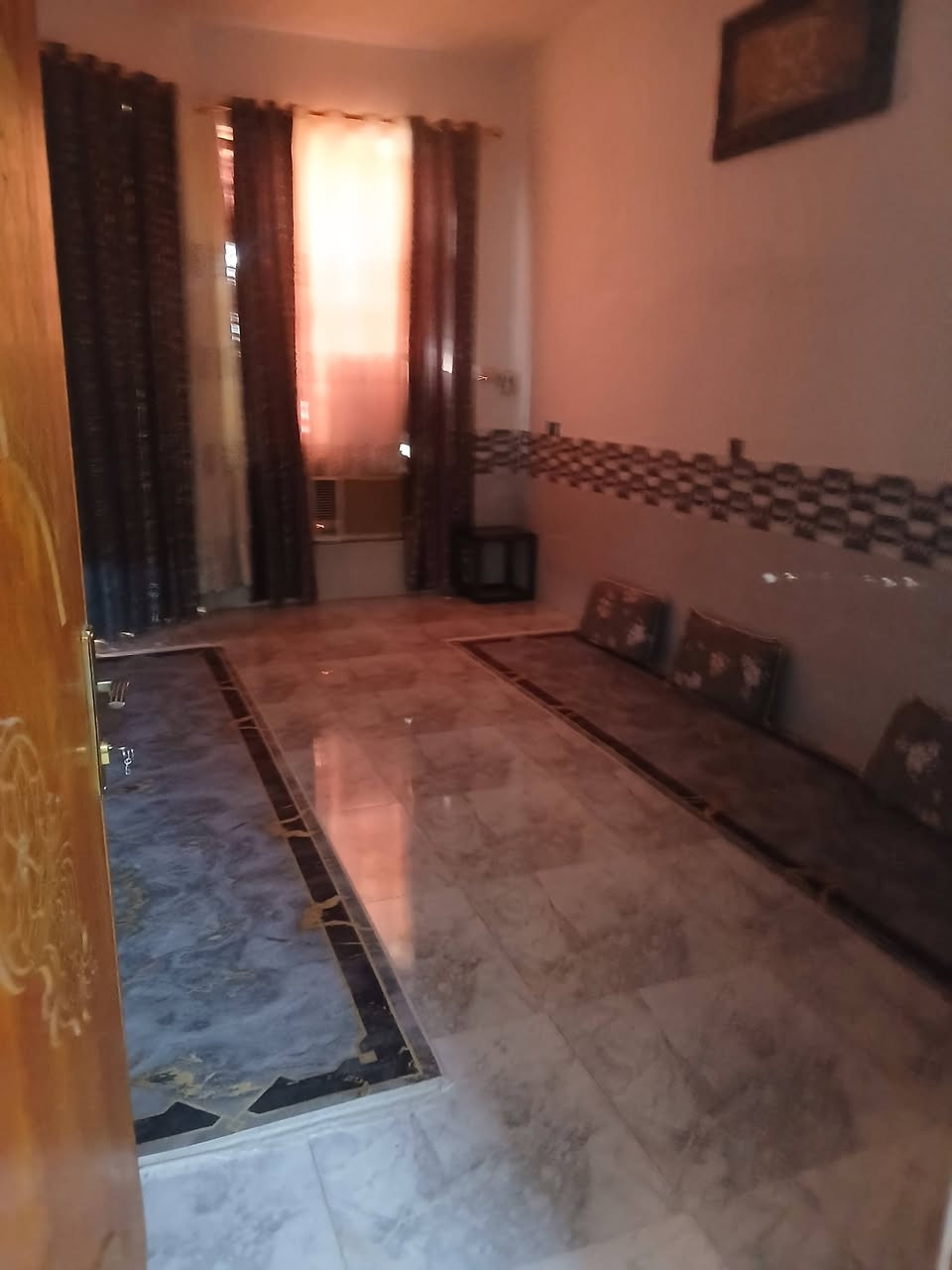 اللهم صل على محمد وآل محمد
بيت للبيع مساحته 140
الموقع كاع علي ال حامي 
متوفر ماء وكهرباء 
الرقم ***********
