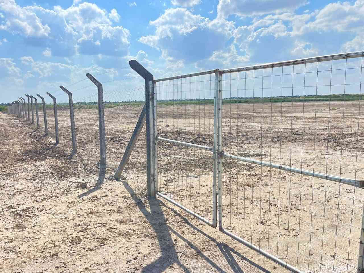 ٢دونم طابو زراعي عل ٢٥ تحويل مباشر العنوان واسط العزيزيه منطقه الدير تبعد من الشارع ٥٠٠متر لاستفسار عل رقم ***********
