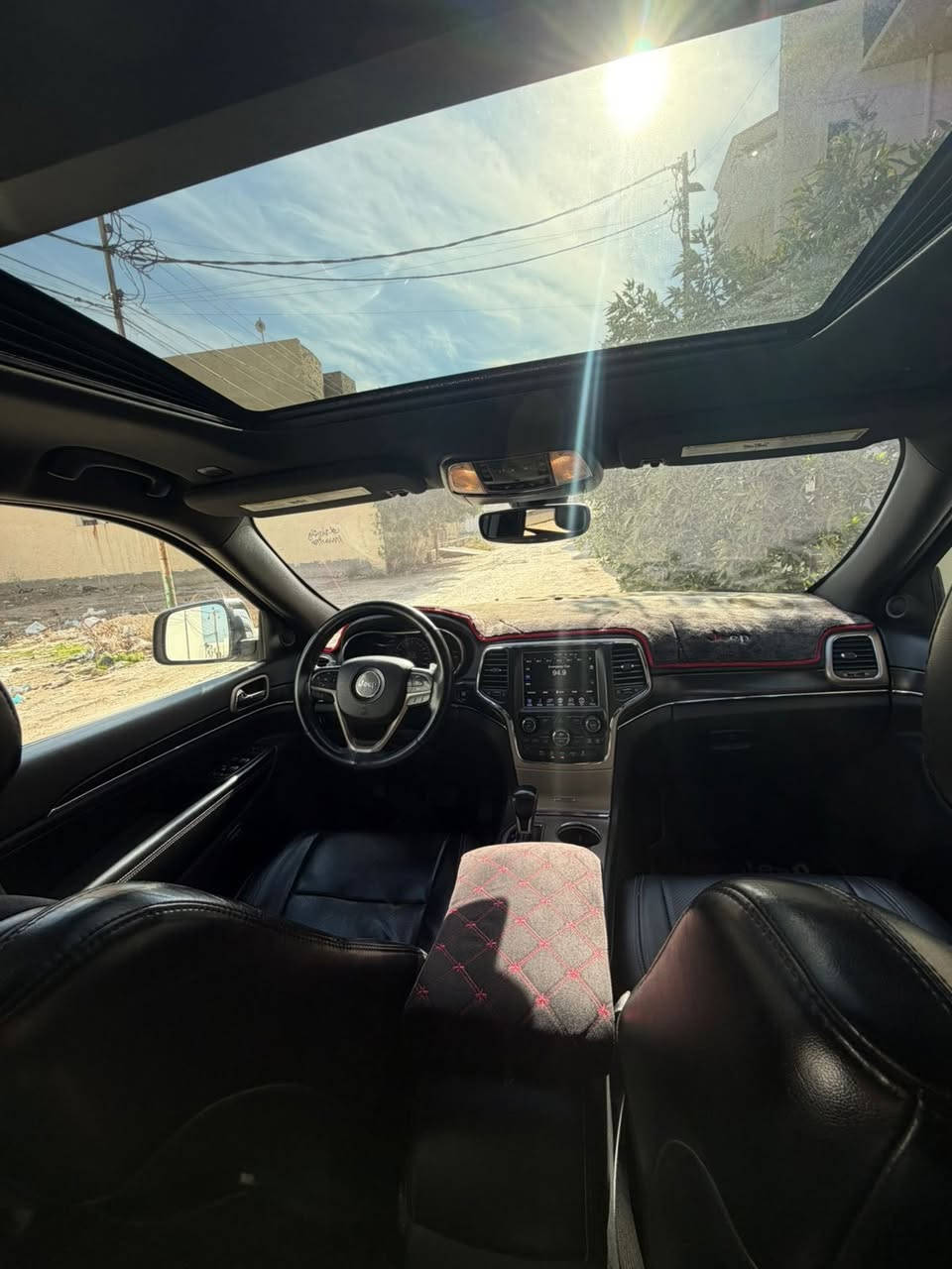 السلام عليكم 
 2017. Jeep
 لمتد
وارد امريكي كلين
ماشيه ١٢٦ 
سياره جديده 
كير مكينه صدر تخم تاير خير من الله السياره
السعر ٢٣ ونص


**إذا كنت صاحب هذا الإعلان وتريد حذفه لأي سبب، رجاءا أرسل رسالة إلى الدعم الفني**