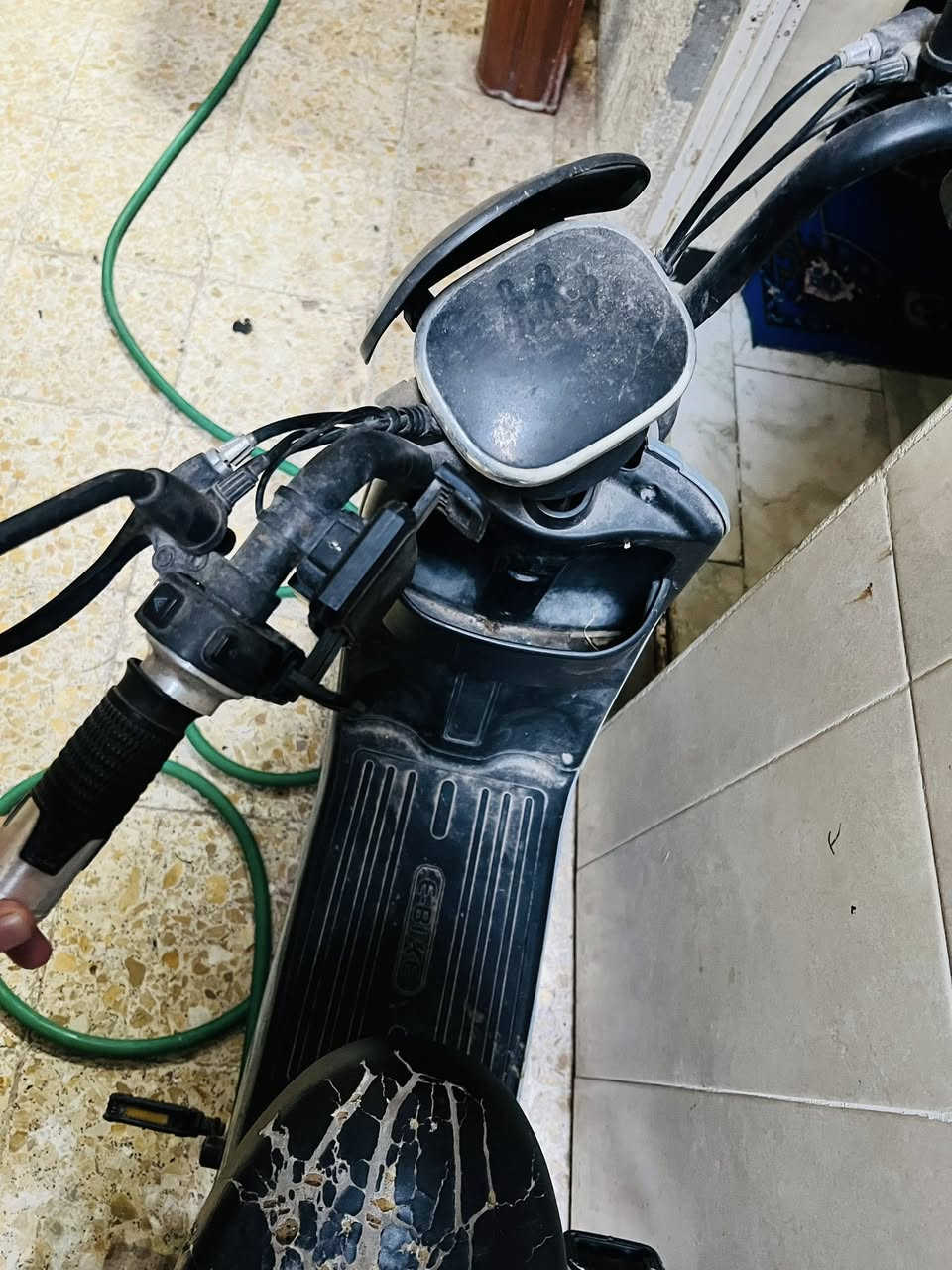 سلام عليكم 
دراجه شحن طافيه متروكه 
للبيع سعر 200
بغداد الاورفلي 
*********** الهاتف
