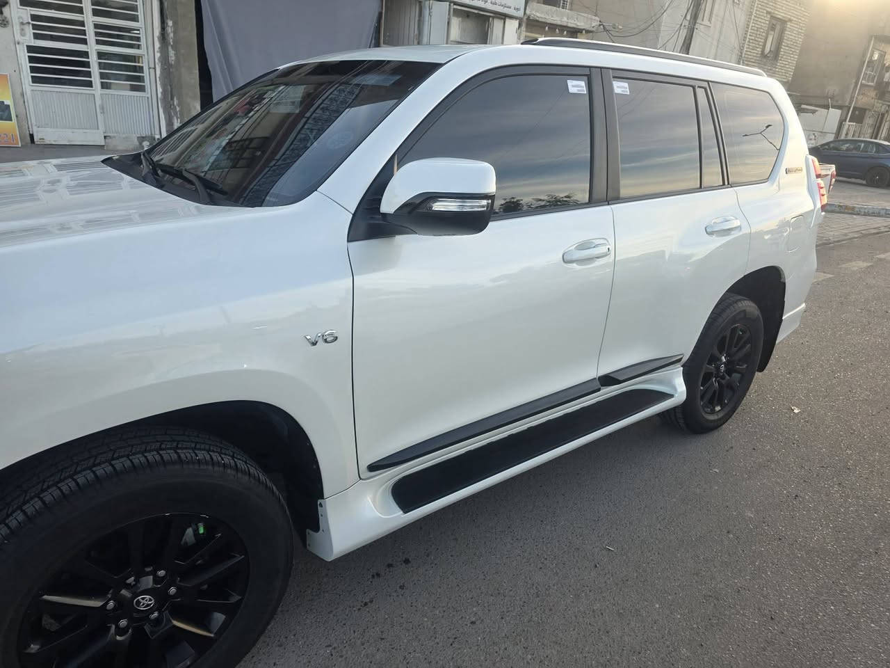 ﷽❤
السلام عليكم 
تويوتا برادو 2022 VX Midnight 
التفاصيل :  
 
السيارة ماشيه 40000 كم حقيقي كفالة عامة سونار بالصور 
المقاعد جلد و الامامية كهرباء  + تبريد وتدفئة 
حجم المحرك V6  
بصمة عدد ٢ 
حجم الاطار ١٩ 
ويل كب كروم 
سبير تعليك 
فتحة سقف
ثلاث قطع تبريد
ثلاجة وسطية 
‏ABS
فور ويل 
كير ومحرك مكفولات 
بدون رصعة او شخط
اشارة ترحيب بالدوسات
لايتات وكشافات زنون 
مثبت سرعة
المودات والاوامر الصوتية
شاشة تحكم التبريد الخلفي
نظام نزول منحدرات 
مانع انزلاق 
اشاير بالمري الجانبية والمري قابلة للطي
مضلله اسود كاتم   مع كتاب تضليل 
✈️السعر 50000$ وبيها مجال للشراي ✈️
📍بغداد الرصافه 
***********
ومن الله التوفيق😍
