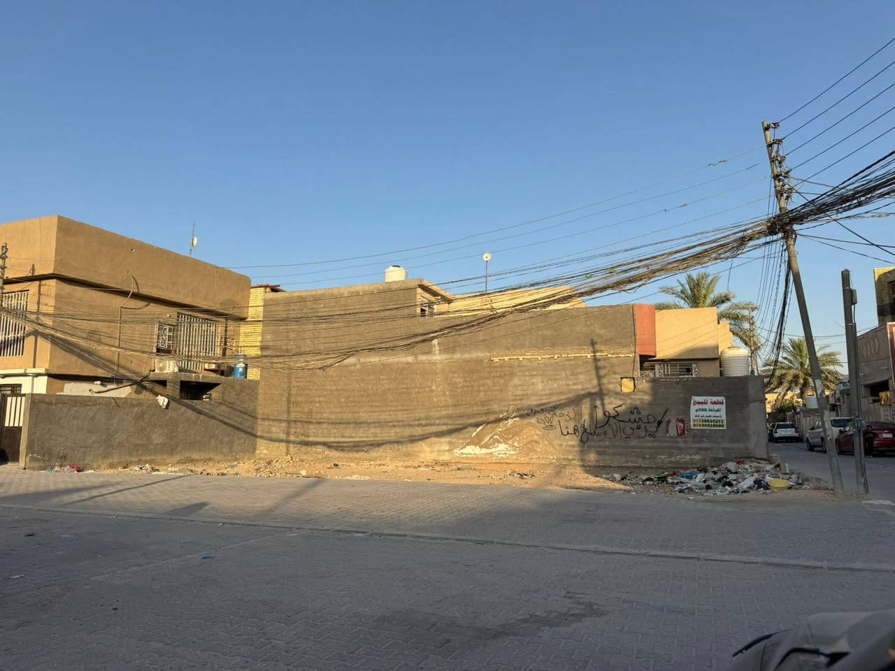 نص قطعة ارض 100 متر مربعة
السلام عليكم 
نص قطعة بصف الركن 100متر مربعة 
كربلاء الحر الرياحي البلدية القديمه مجمع درة الطبي 
يبعد حوالي كيلو اقل الكيلو عن الحر 
السعر خاص
للستفسار اكثر اتصال او واتساب ***********
