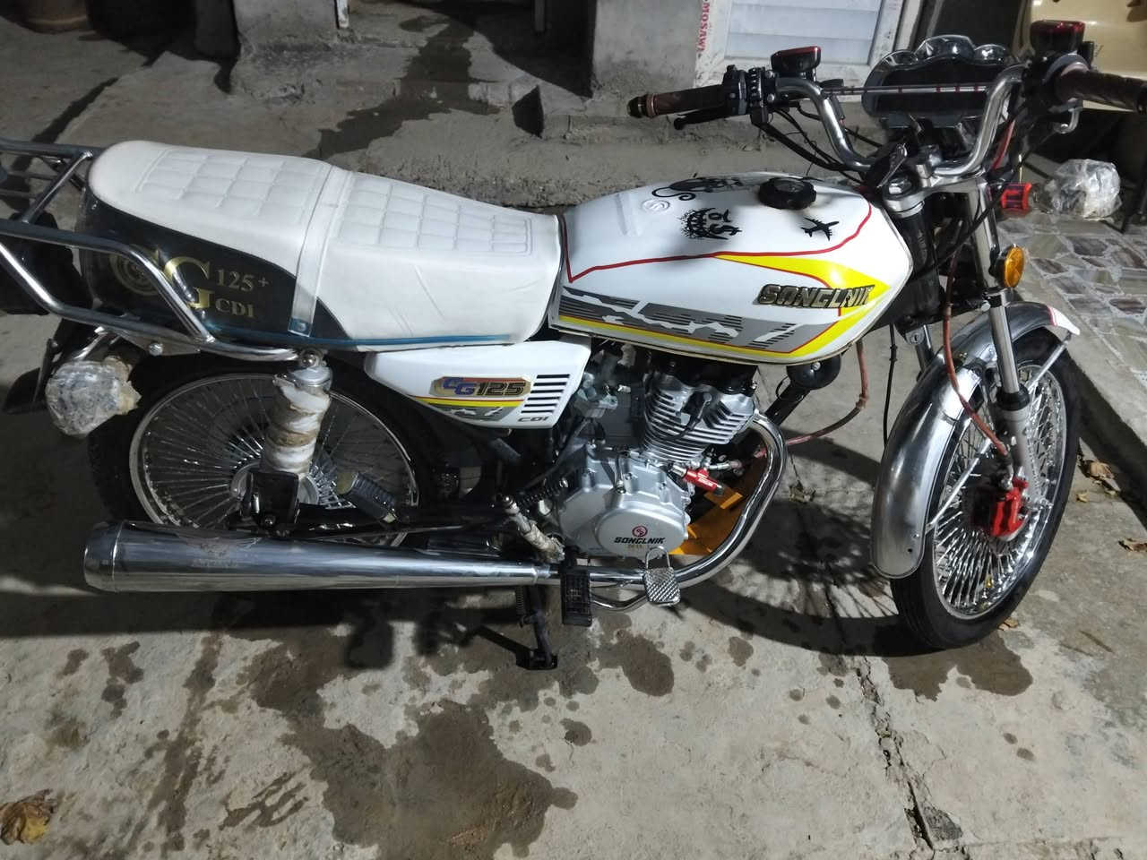 السلام عليكم 4 كير للبيع م 25 س 750 وبيه مجال دراجه نضيفه كلش انضف من الصوره  حله ابو غرق الاوسط. قرب العلويه شريفه بنت الحسن. متواجد خاص او اتصال ع الرقم ***********
