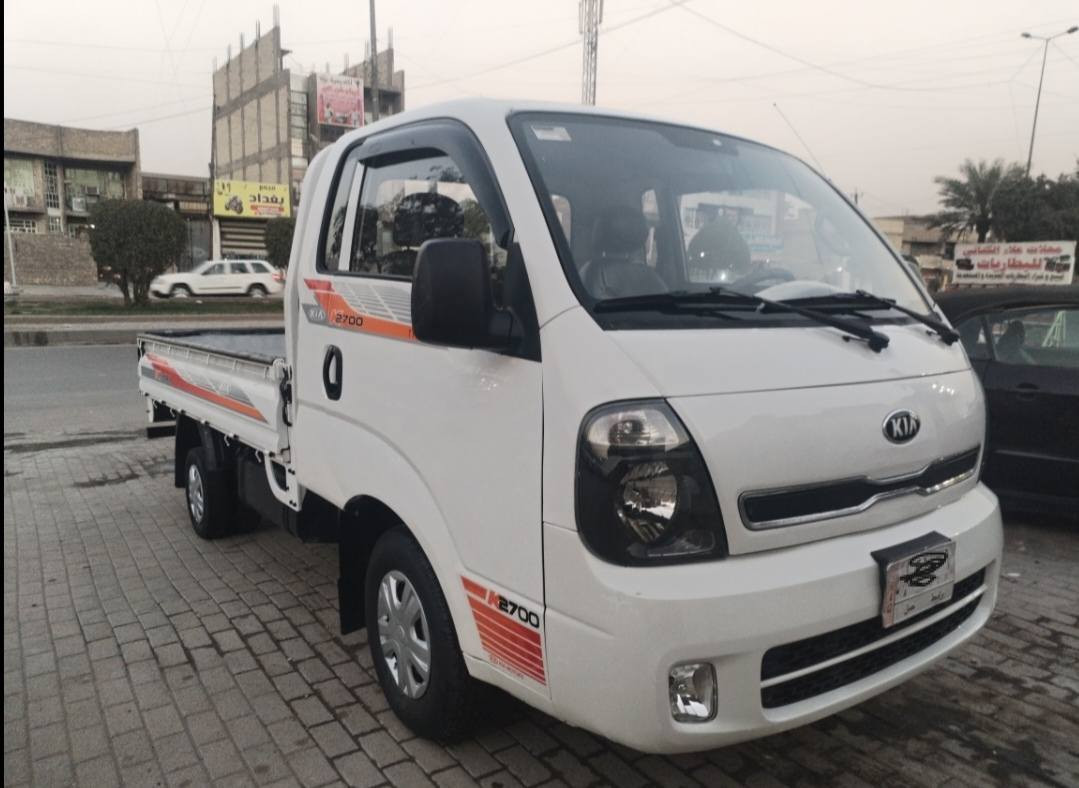 كيه بنكو 2700.  موديل2015 واسط. الماني مشروع وطني سنويه 2027 شاصي وكير اكسل نظيفات
 مكينه بيه خيط بخار صدر وتخم تاير نظيف مكفولة من الضربه السعر 105
رقم الهاتف ***********
