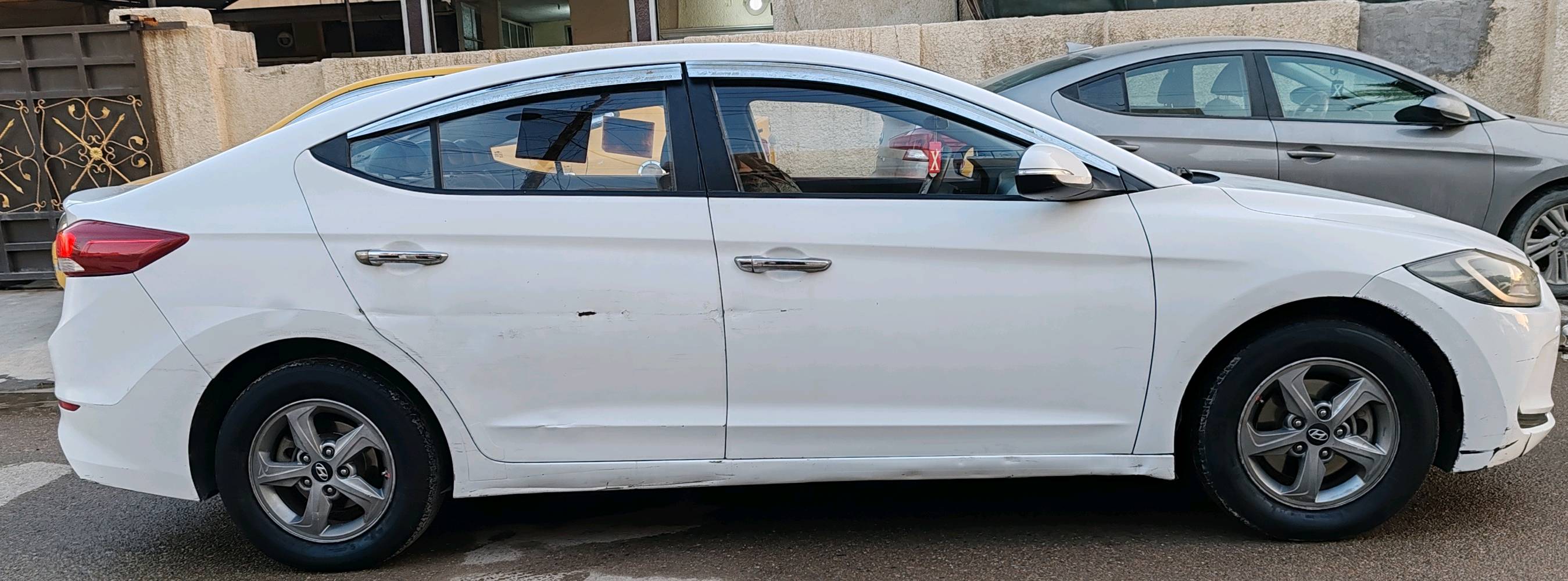 للبيع فقط هيونداي افانتي 2016 الشكل الجديد وارد كوريا محرك 1600 GDI
عداد المسافة 260 km
حادثها كما موضح بالتقرير المرفق
المواصفات :
تدفئة وتبريد
تدفئة بالكشن والستيرن
انظمة قيادة عدد 3
مري شفط
نظام محاكات
نظام كار بلي
وبيهة بعد هواي مواصفات
السيارة خير من الله
مكينة مبدلة اصلي وكالة على رقم الشاصي بشرط
قاعده فيت بم والفيت بم اصلي على رقم الشاصي بشرط 
السيارة جاهزة من كل النواحي الميكانيكية والكهربائية دينار متصرف عليهن وترايك للبصرة بشرط

تفاصيل اللوحة المرورية :
السيارة لوحتها سليمانية قديم وبأسم شركة ومتفق على تحويل فقط للي يشتريها والمبلغ يخفض من السعر حسب الاتفاق 

هاي تفاصيل السيارة بالكامل 
والسعر 117 ورقة وبيها مجال بسيط جداً 

اخوان كل التفاصيل مذكورة بالمنشور وفقط الشراي الحقيقي يتصل لان تم إعادة النشر بسبب الوعود الكاذبة

للتواصل واتساب 
*********** 
مكاني بغداد الدورة