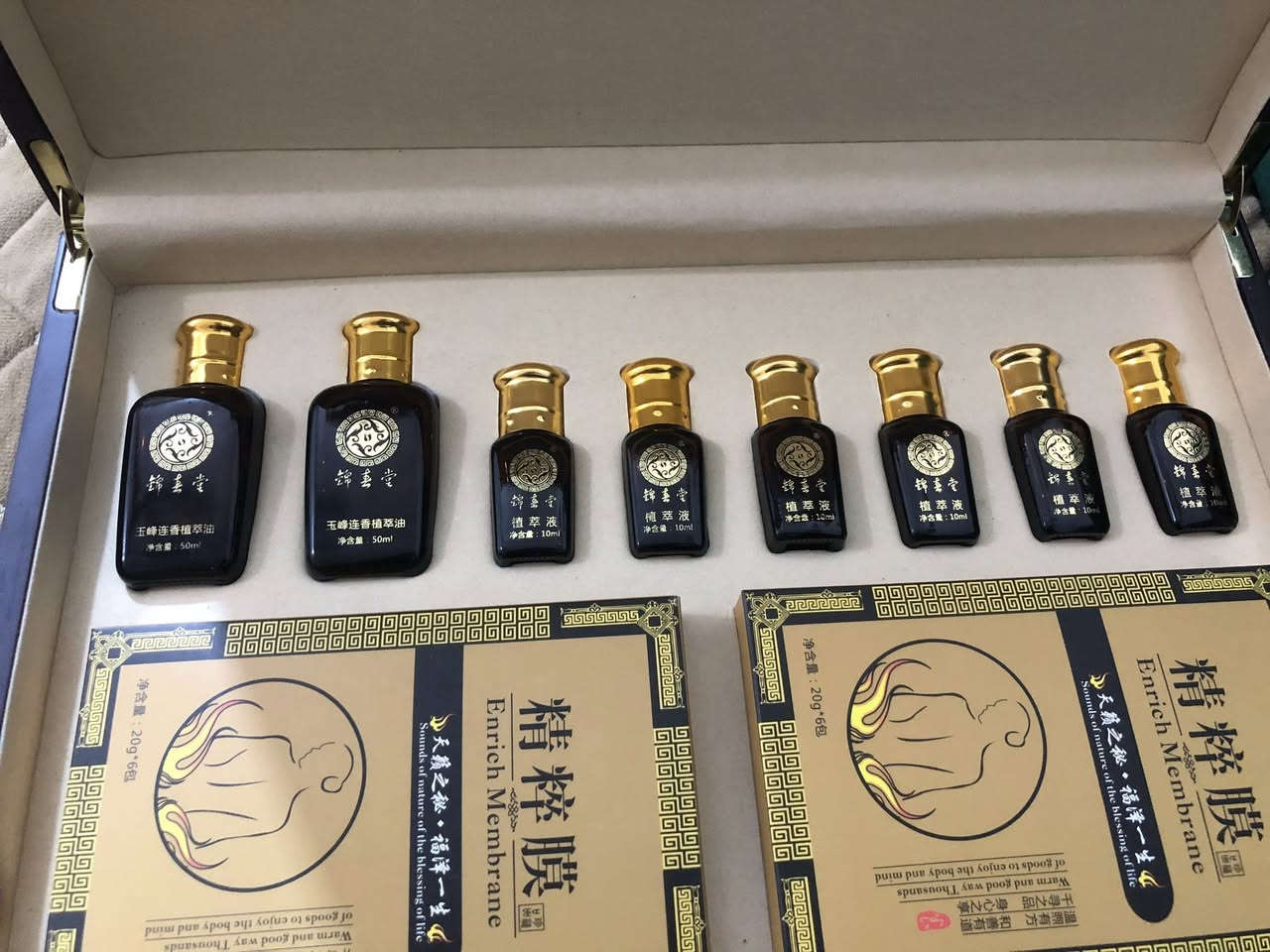 : بوكس العناية الملكي (VIP) - شغل فخم وأصلي

للي يدور على الراحة والاسترخاء وتدليل الجسم، هذا البوكس إلك! مو مجرد علبة، هذا "سبا" متكامل بالبيت.

زيوت عشبية مركزة (٧ قوارير): مستخلصات طبيعية 100% للمساج وتغذية البشرة وتنشيط الدورة الدموية.

أقنعة ومغلفات (Enrich Membrane): لترطيب عميق وشد البشرة وإعطائها نضارة خيالية.

يريح العضلات ويشيل التعب والإرهاق.

ريحة تجنن ونعومة فورية للجسم.

منتج أصلي وماركة معروفة.

السعر 50الف 

مكاني جسر ديالى سوك الرياض 

ملاحضة البوكس مخصص للركبة ولل ضهر


**إذا كنت صاحب هذا الإعلان وتريد حذفه لأي سبب، رجاءا أرسل رسالة إلى الدعم الفني**