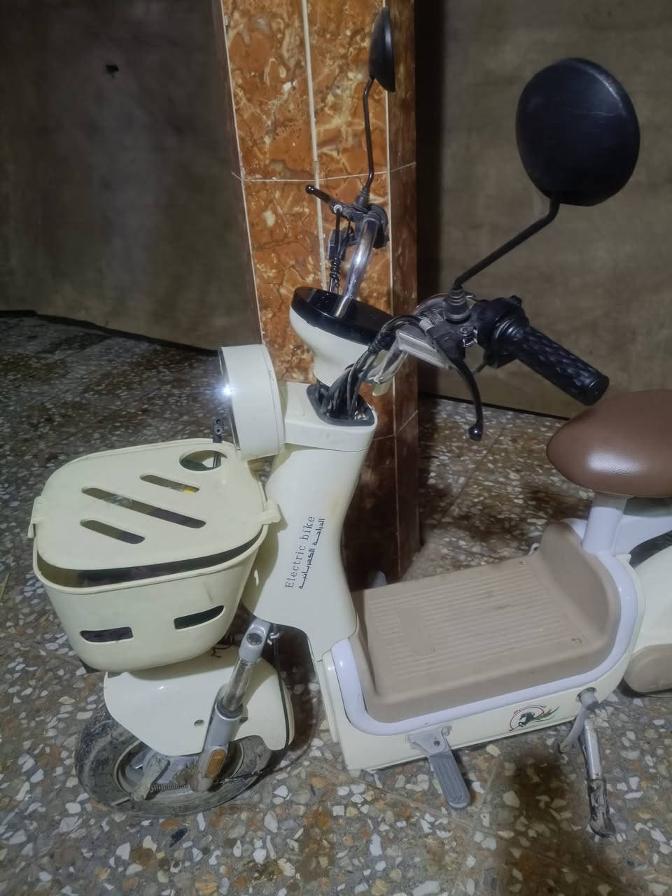 سلام عليكم دراجة شحن للبيع استخدام اقل الشهر جديدة حجم 14 كبير بطاريات جديدة شغالة من كل النواحي العنوان بغداد المحمودية السعر 375 الف 
الرقم ***********
