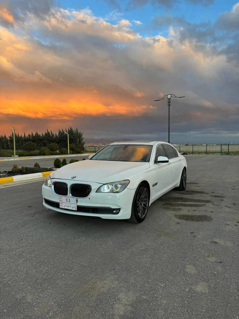 سڵاو ڕێز بۆ ادمینی ازیز   bmw2013  بۆفرۆشتنو گۆڕینەوە    بێڕەقەمە دوبەیە  قپات مواسفات  موسو بڕاوە بەشەرت پارەی کەسی تیانەبێت ماڵی کەس نەبێت   یەک دووخەلەلی بەسیتی هەیە     گێڕو مەکینەی بەشەرت   گۆڕینەوەش اکەم بەشتێک بەدڵم بێت    *********** تەلەفۆن  واتساپ فایبەر        نرخیشی زۆر خوار بازاڕ ایفرۆشم

