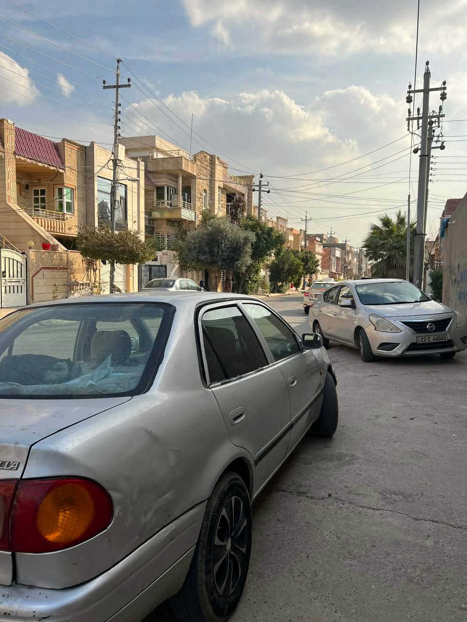 کرۆلا مۆدیل ١٩٩٩ کابرێتەیە سیارەکی توند و تۆلە گێر و مەکینەی بێ عەیبە سوکان پاوەرە براوە و لێدرانی قورسی نیە 
نزیک ملیۆنەک غرامەی لەسەرە ٢٥وەرەقە قفل قفلە 
*********** أربيل, العراق
