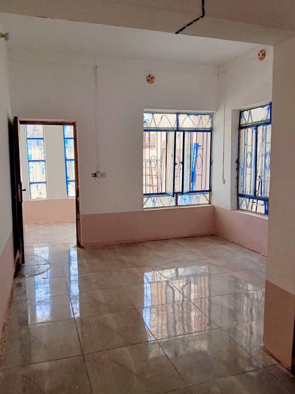 يالله يتوفر دار للبيع حي بغداد مساحة ١٧٦م واجه ٨ م  ٣ غرف وصاله ومطبخ واستقبال وكراج وحديقه  وصحيات ٢   السعر ١٩٠ قليل ***********🌷 ***********
