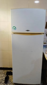 ثلاجة ٢٨ قدم • طباخ