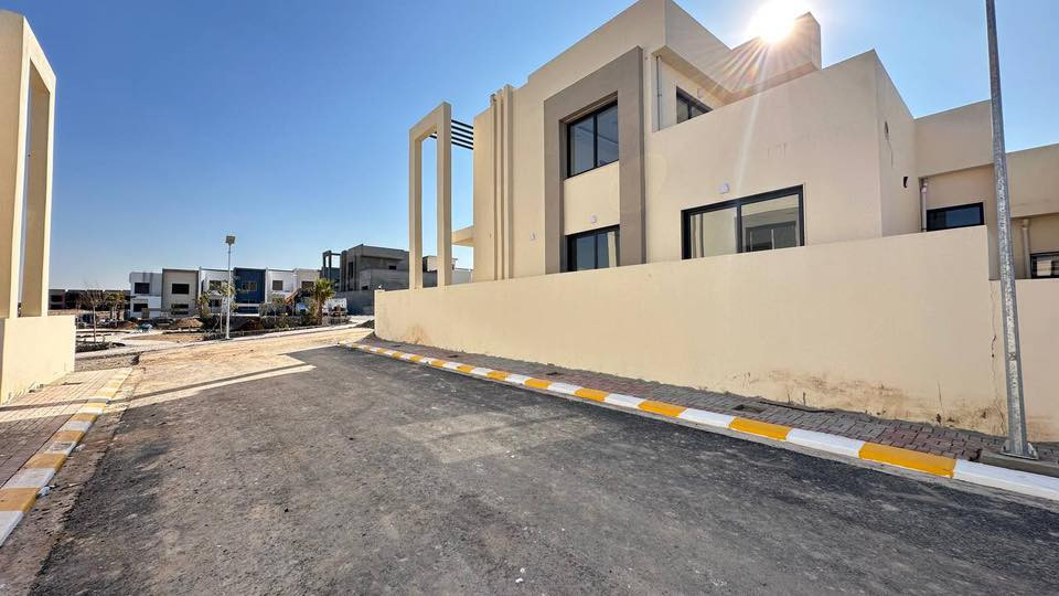 📣اعلان عقاري رقم(949)

‏ #دار_بناء_حديث_صفر_vip في #مجمع_سكاي_لاند مطل على فرع وحديقة بمكان مميز و جميل جدا مكون من #طابقين

 💠طابق(1( غرفة نوم عدد ‫2+‬ استقبال + مطبخ + صحيات عدد2 + هول +كراج 

💠طابق(2) غرفة نوم عدد ‫2+‬ هول +صحيات

💠#المساحة 200 متر

💠#الواجهة_ركن
____________________________
‏#instagram :  almalk_realestate
_____________________________
‏#facebook : الملك للعقارات والمقاولات 
______________________________

💠ليصلك السعر علق بــ (تم) ✔️

لاستفسار اكثر يرجى مراجعة #مكتب #الملك او الاتصال على الارقام التالية☎️
 
📞***********
📞***********

📍عنوان المكتب / شارع القدس مقابل اسماك حسن 
البغدادي

ونستقبل جميع العروض السكنية والتجارية بكافة مناطق كركوك 

#عقارات  #استثمارات  #كركوك  #مقاولاوت #تصاميم #الملك_للعقارات_والمقاولات
