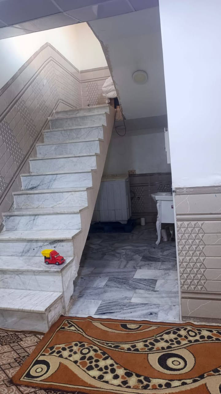 السلام عليكم بيت مساحه 200م البيع البيت قريب شارع ابو 30 قريب عله الوجعان بيت جديد وجاهز بناء جديد البيت جميع الخدمات متوفره مطلوب اسكان الاستقطاع الكتروني تريد تحويل او اقرار في المحكمه يرهم نقد ويرهم مراوس بيت ويرهم مده معا مقدمه للاستفسار الاتصال ع الرقم ***********
