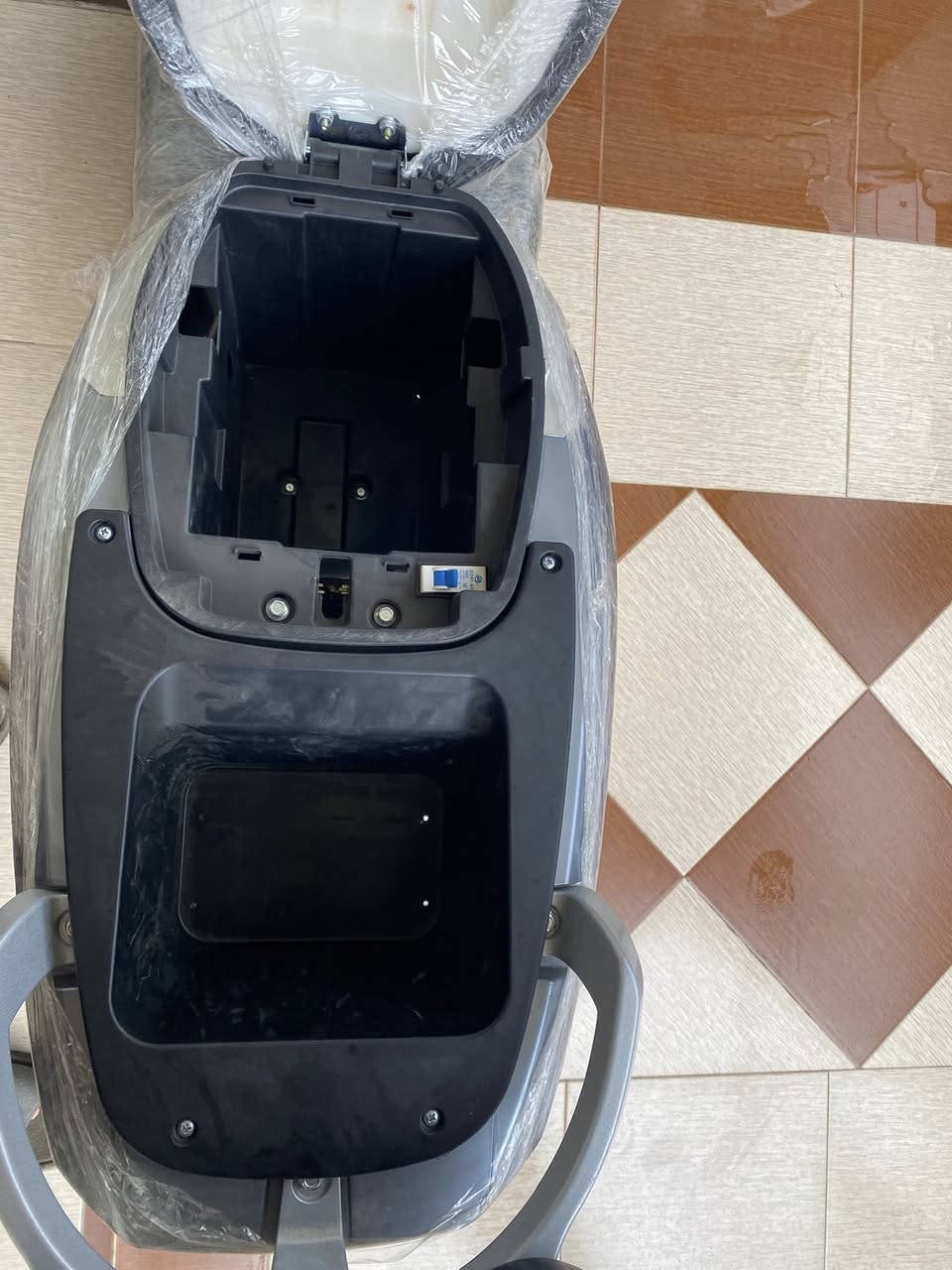 ماتۆڕ شەحن بۆ فرۆشتن🔌🔋
پێیان دەڵێن ماتۆڕی دلیڤەری:
مواسەفات:
کوشن گەورە، دەبڵ سندوق، سندوق گەورە ،برێکP ، و برێک کارەبای  ، 6پاتری گەورە، فول لایت، هۆڕن ، ئیشارەت ،حاسە، ئیدەستی خۆمە، هیچ شتێکی نەگۆڕاوە کامل بیلادیە،
ولەکاتێک یەکێک بیەوێ بیدزێ تایەی قوفڵ دەبێت و سەوتی ئاگادار کردنەوەی لێبەرز دەبێتەوە🛡️،فول سکویریتی⚔️،دەبڵ جەگ، هەردووک ویل دیسک، ABS , تایە پان ،ئیشارەت پێشو پاش، ئیشارەت و چواری کاتم،گڵۆپی برێک ،چواری، لایت گەورە🔦💡  ، فیز ، گرینگترینیان ئەقڵ دفن واتا تەڕنابێ⛱️ دژەسوتانە (لەیەک ماتۆڕی ترانیە)، تاقم وایەر دفن ،گڵۆپی ئیستاپ، هەموو شتی بێ موشکیلەیە بەشەرت ،وگڵۆپ لیدبۆجوانی ،دەرحی شاشە،شوێن شەحن کردنەوەی مۆبایل ، شوێن مۆبایل، دەسکەکەی کامل بەرگی لێدراوە ،لەف گەورە،، توانای هەڵ گرتنی 250 کیلۆگرامی هەیە، یەک جار شەحن کردنەور 80 کیلۆمەتر دەڕوا بەحیساب ، شەحن کەرەوەکەی بیلادیەو ئین ڤێتەرە🧊، بۆتەمەنی ٧ ساڵ بەسەرەوە دەبێ ، لێخوڕی نی زۆر ئاسانە ، دەتوانی دونەفەر هەڵگری ، بێمەسروفن ، لە بازاڕ بۆی مەگەڕێ ،کامل لایلۆنی لێدراوە بۆوەی شوخت نەگرێ ، نوێ نوێیە لەگەڵ تازە فەڕقی نیە  دووحەفتەیە کڕاوە تەنها 90 کیلۆمەتر ڕۆشتوە، شەحن و کامل شتی خۆی لەگەڵایە ، ئیتر فول فول مواسەفاتە بەس ماشااللە دەوێت 🏍️، شتەکە تیجاری نیەو تایبەت دروسکراوە، 50 ی سەیارە دەڕوا🛫 ، چوار گێڕە🥇،بڕخوی لێبانردراوە 🪛، 

ئەگەر موشتەری ئەدکە و لەکۆمێنت بنوسە (وەرەچات)📩💾

پاتری 2026 لەسەرە کەکڕیومە بەسفری یەکسەر پاتری 2026 م خستۆتەسەر هەر بیلادی ئیخۆی 
مۆدێل:2025
ناونیشان: ڕەنیە/ حاجیاوا📍
نرخ : حەوسەت پەنجا دۆلاری پێدراوە , بە 675$ مەحامەلە.
لەخزمەتان دام❤️


**إذا كنت صاحب هذا الإعلان وتريد حذفه لأي سبب، رجاءا أرسل رسالة إلى الدعم الفني**