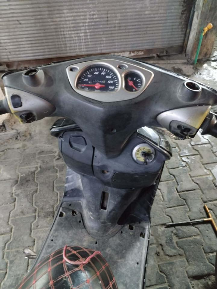 السلام عليكم ورحمت الله وبركاتو دراجة سكنس نثية نضيفة وحلوة مكينتهة ربه صالي شهرين من سويتة السعر400بيهة مجال هاذةًالرقم***********
