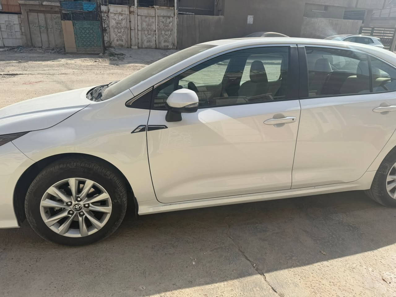 السلام عليكم
تويوتا كورلا 2024  بانزين اصلي  كامل مواصفات ضمان (تويوتا العراق )

اللون : ابيض صدڤي  

الموديل : 2024 (خليجي ) .بانزين
المحرك : 1.8 .  GLI
العداد   : (20 ) الاف  كيلو فقط
الضمان : 3سنوات او 100 الف كم (تويوتا العراق)SAS
الصيانة: 2 سنة أو 40 الف كم مجاني
السعر  : عند الاتصال 
الارقام   : اربيل باسم الشركه  تحويل مباشر 

أهم المواصفات للسيارة
🔅فتحة سقف🔅بصمة تشغيل🔅شاشة اصلية مع كاميرا🔅عداد سرعة ديجتل🔅شحن وايرلس🔅درايف مود( Sport_Normal)🔅تبريد قطعتين🔅تبريد بيانو🔅حساسات اصلية 🔅مري جانبية كهرباء🔅تحكم ستيرن🔅الانارة الداخلية زنون🔅لايت هايلوحين+كشافات زنون🔅ويل كب🔅مدخل usb +type_c🔅مخرج منفذ الطاقة🔅دبل ايرباك🔅نظام abs
الاتصال : ***********
بغداد
