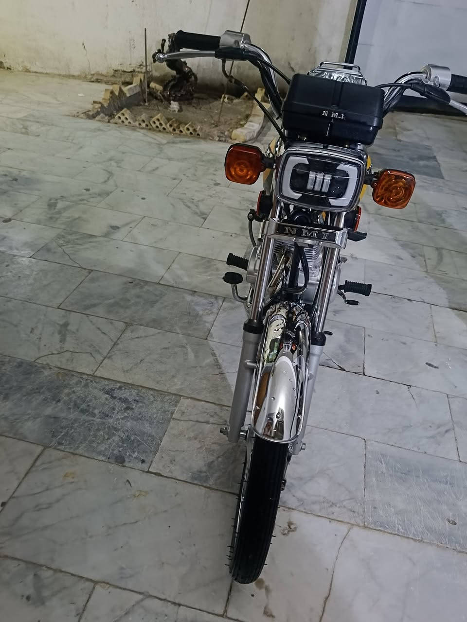 سلام عليكم نامه شلامجه اصل. اوراق كاملات. مابيهن نقص  دراجه معدل طلع ،120ما ماشيه  الدراجه مخزونه. لازنجار لاشي.  مكينه ما محطوط عليهه صبانه  حته ما مفيلسه دراجه باكيت خير من الله مكاني ناصريه جبايش دراجه مال جناي. ومامتعبهه  رايدهه ب1/550 مجال كلش قليل. المايشتري لا يتعبني رجائاً  هاذ رقمي. ***********
