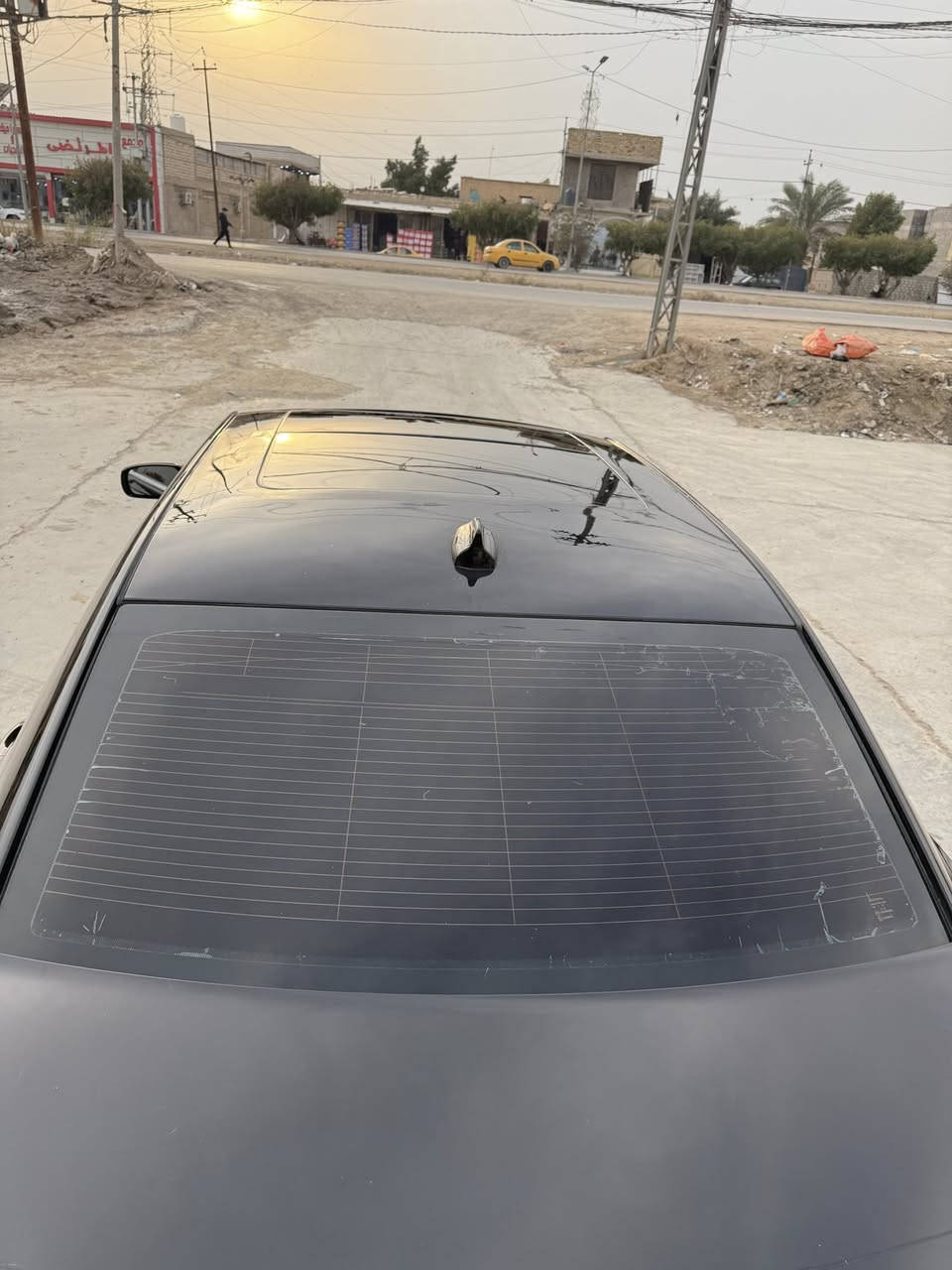 السلام عليكم
من رخصة الاداره 
اوباما امريكي ٢٠١٧ 
سي300 
مكفوله كفاله عامه 
ما عدا البارد بيها شبر بالجاملغ الخلفي 
رقم بغداد دولي لل ٢٠٢٧ 
ماشيه ١٣٤ ميل 
السعر ٢٣٠ و بيها مجال للشراي 
مكان السياره كربلاء 
هاتف ***********
