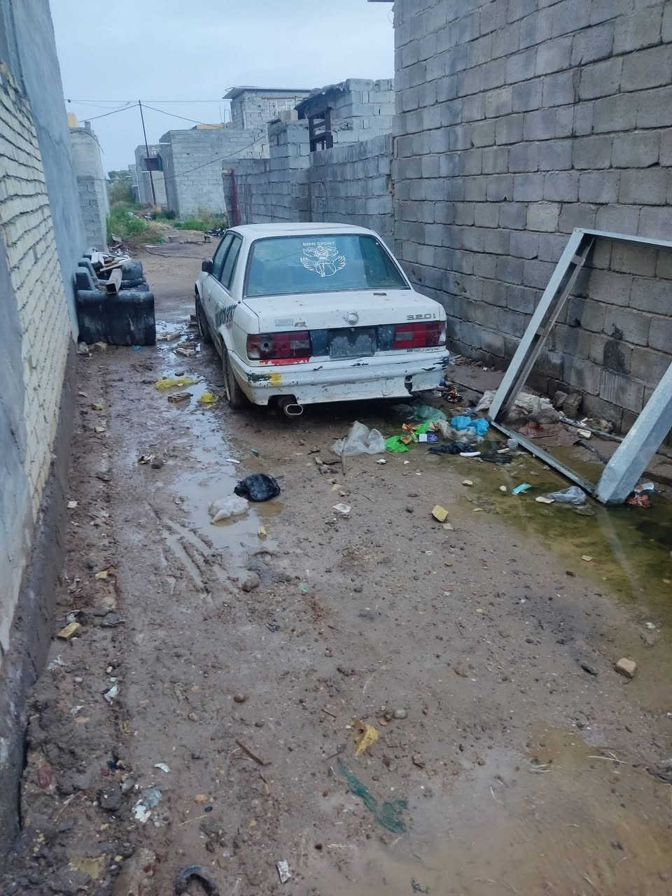 السلام عليكم 
زعرة تفصيخ شتحتاج موجود كشر و داخل
مكينة ٢٥ مفتوح كير اوتو اكسل ٨  عربانة دسك بيهة تنتة جديدة شواصي و لغود وبدنة جدد  مكاني بغداد ***********
