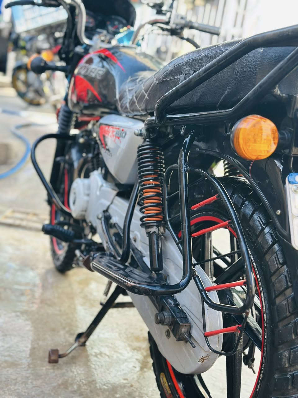 بوكسر جبلي ٢٠٢١ للبيع مكفول من كلشي اوراق اصولية مكينة ما مفتوحة ما مكلوب دراجة انطيهة عل ضمان السعر ١١٥٠ او بي مجال مكاني ديالى المقدادية ابو صيدا ***********
