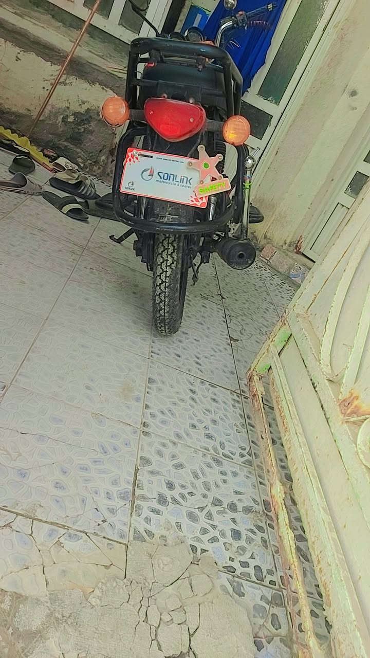 ياالله
اللهم صلى على محمد وآل محمد وعجل فرجهم ياكريم 
دراجه ديون موديل 22
كله شغال ماتخسر عليه ربع 
السعر ٩٥٠ بيه مجال للشراي مايعجبك السعر تجي تأخذه بلاش
اتصال خادم/  ***********
