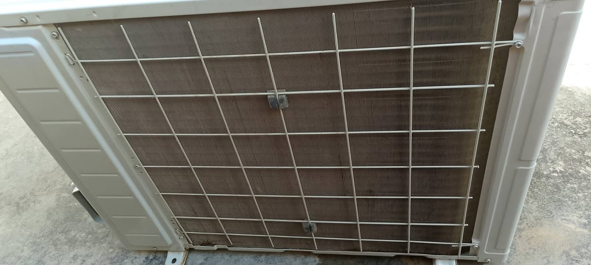 *للبيع سبلت AUX مستعمل 3 أشهر فقط - الأنبار / الشهداء* 

*النوع*: AUX جداري  
*الطن*: 1 طن - R410A غاز صديق للبيئة 
*الحالة*: مستعمل 3 أشهر، نظيف 100% بدون أي عطل
*التبريد*: تبريد سريع Quick Cool + صرفية اقتصادية 
*الملحقات*: مع القطعة الداخلية + الخارجية + الريموت

*السعر*: 550 ألف

*الضمان*: معاينة وتجربة التبريد قبل الدفع والاستلام  
*المكان*: منطقة الشهداء - الرمادي / الأنبار  
*التوصيل*: داخل الأنبار فقط، 

*للتواصل ع رقم*: ***********

السبب للبيع: نقل بيت. السبلت بعدة جديد ويشهد الله.
