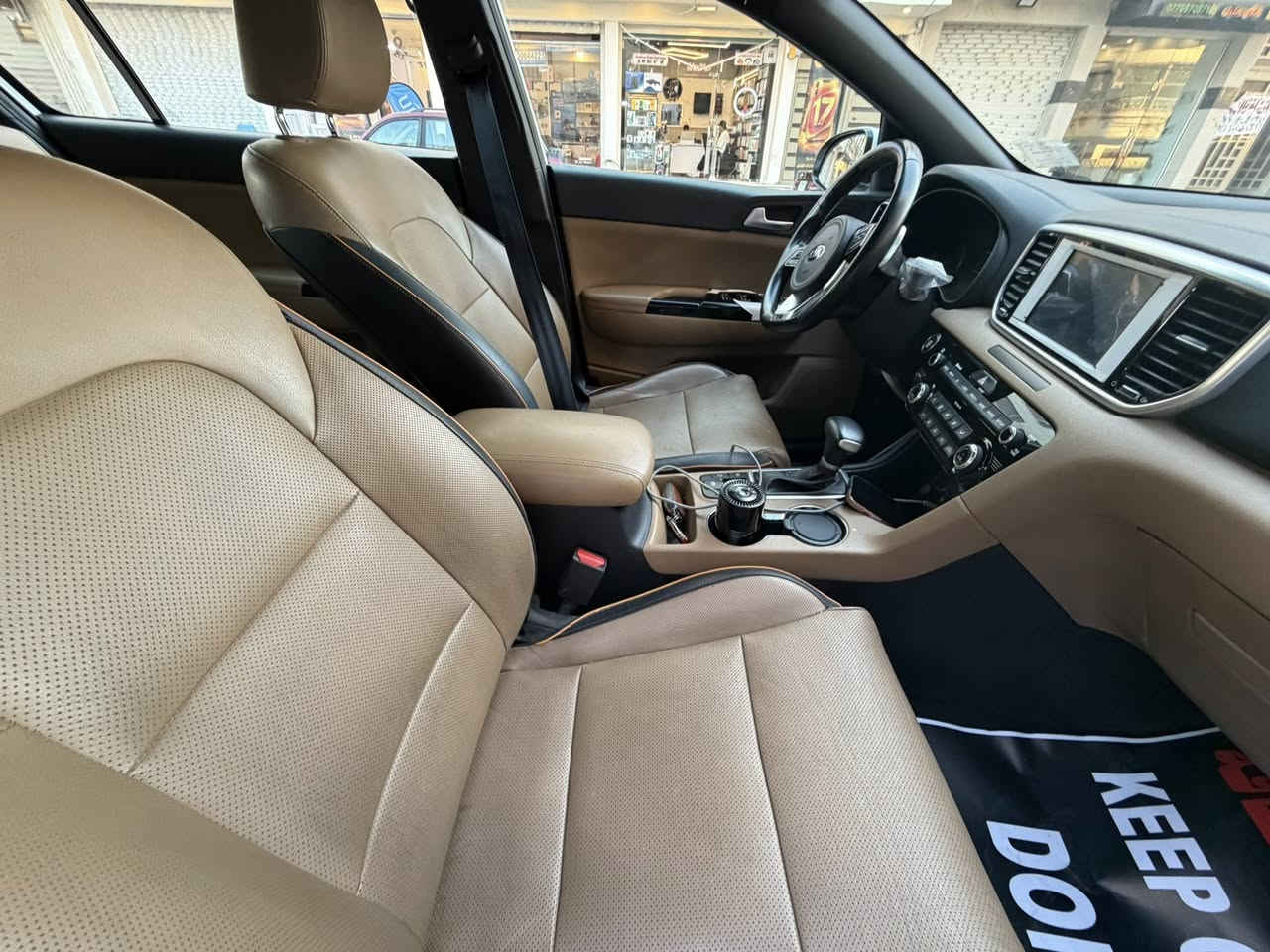 السلام عليكم
 سبورتج 2019  خليجي جي تي لاين
  ماشيه 62 الف 
السونر مرفق مع الصور 
 المواصفات 
فول 1/1 للاخير
 بانورما 
كراسي كهرباء 
جنطه كهرباء 
شاحن واير ليس 
سايد بريك بصمه اوتو هولد بعد بيها هواي موصفات 
رقم بغداد باسمي ***********
السعر ( 18/500) $$$$
مكان السياره الاعظميه
