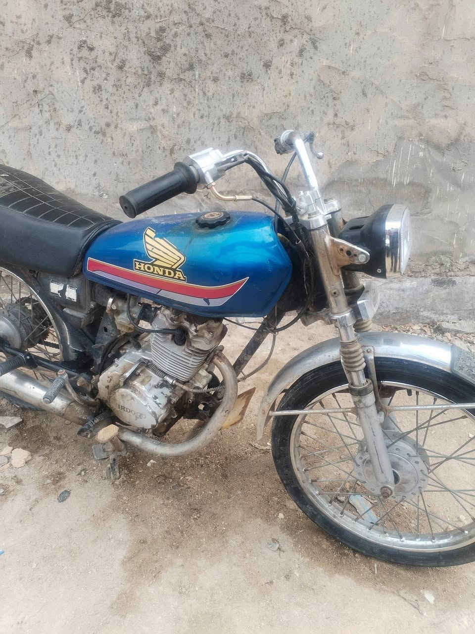 سلام عليكم اربع كير للبيت كلك كفوله من السرقه دراجه كلشي ما نقصه مال شغل مثل ما تشوف بل صوره مستعجل على بيعته السعر ٢٠٠وبيه مجال مو شراي لا يتصل وجاء ***********
