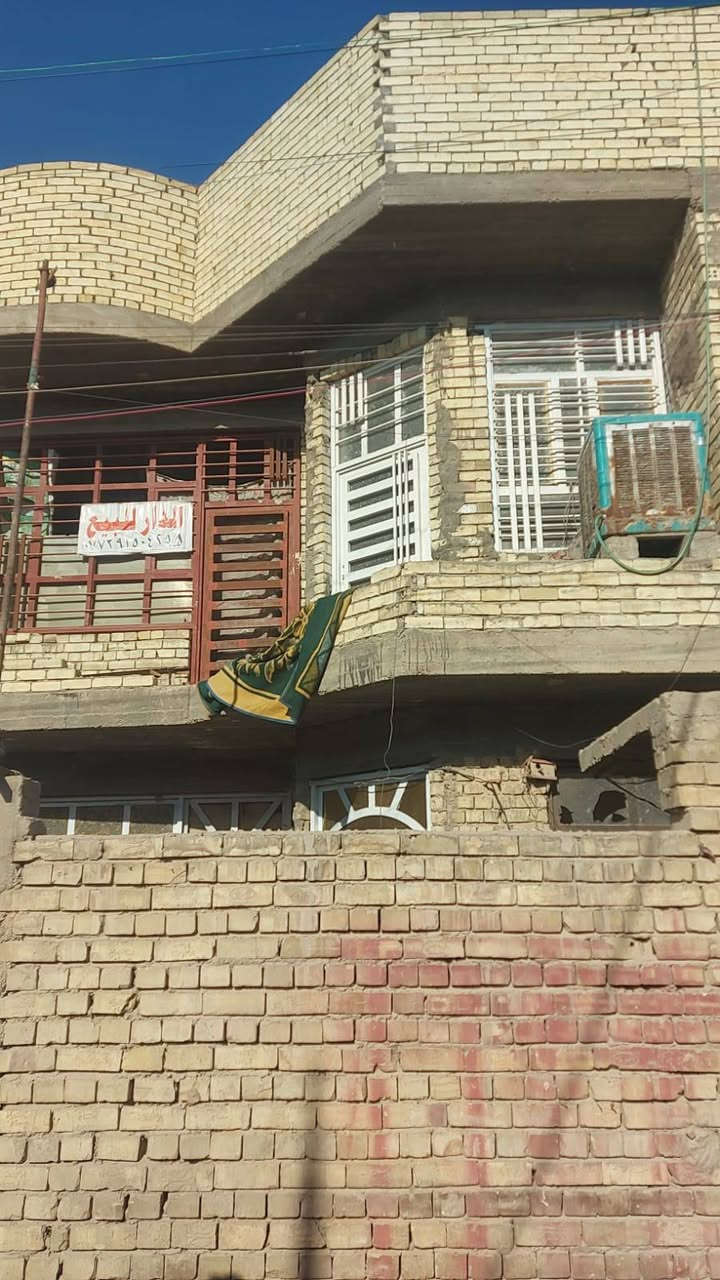 السلام عليكم 

بيت ٢٠٠ متر  يحتوي على طابقين الطابق الرضي يحتوي على استقبال و مطبخ وغرف نوم عدد ٢  وصحيات عدد ٢ توليت وحمام منعزل اما اطبق الثاني يحتوي على ٤ غرف نوم  وصحيات عدد ١   / ٢ غرف  جاهزات/  و ٢ قيد العمل 
حالين ادار لليجار ويصلح لبيع 
العنوان //المعوقي الكماليه ارض  المرحوم ابو رشاد  الزراعي ولستفسار اكثر يرجا التصال على الهاتف *********** متوفر واتساب
