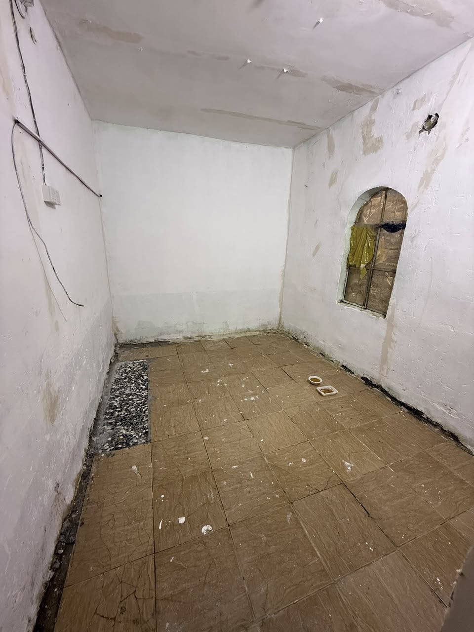 بيت للايجار في جمعيه اسكان الموانئ يحتوي على غرفه وصاله ومطبخ ومشتملات وطارمه السعر 300 الف (مع دفع شهرين مقدماً)
واتس ***********
