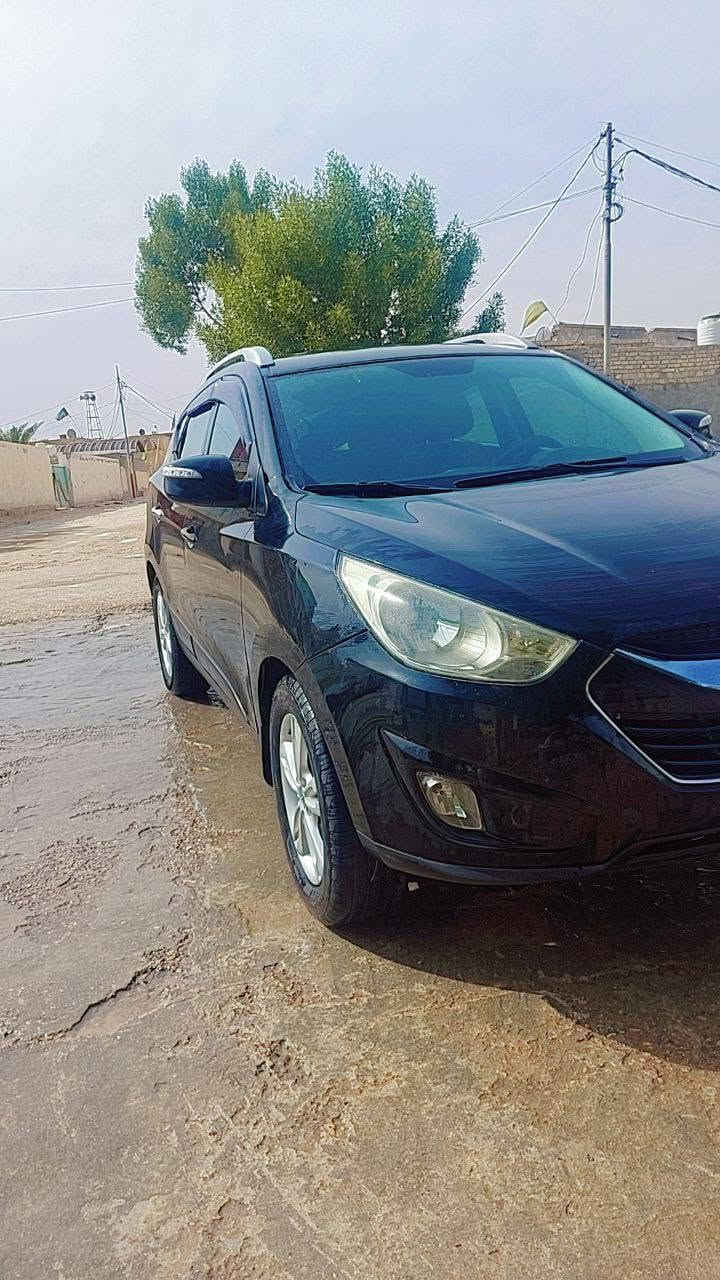 توكسان امريكي موديل 2013 محرك 2400 ( دوش )  لون اسود رقم بابل انكليزي باسمي ماشيه 134 تبريد ثلج اشاير بالمري حادثها  ربع البنيد فقط السعر (  115 ) وبيها مجال  ***********
