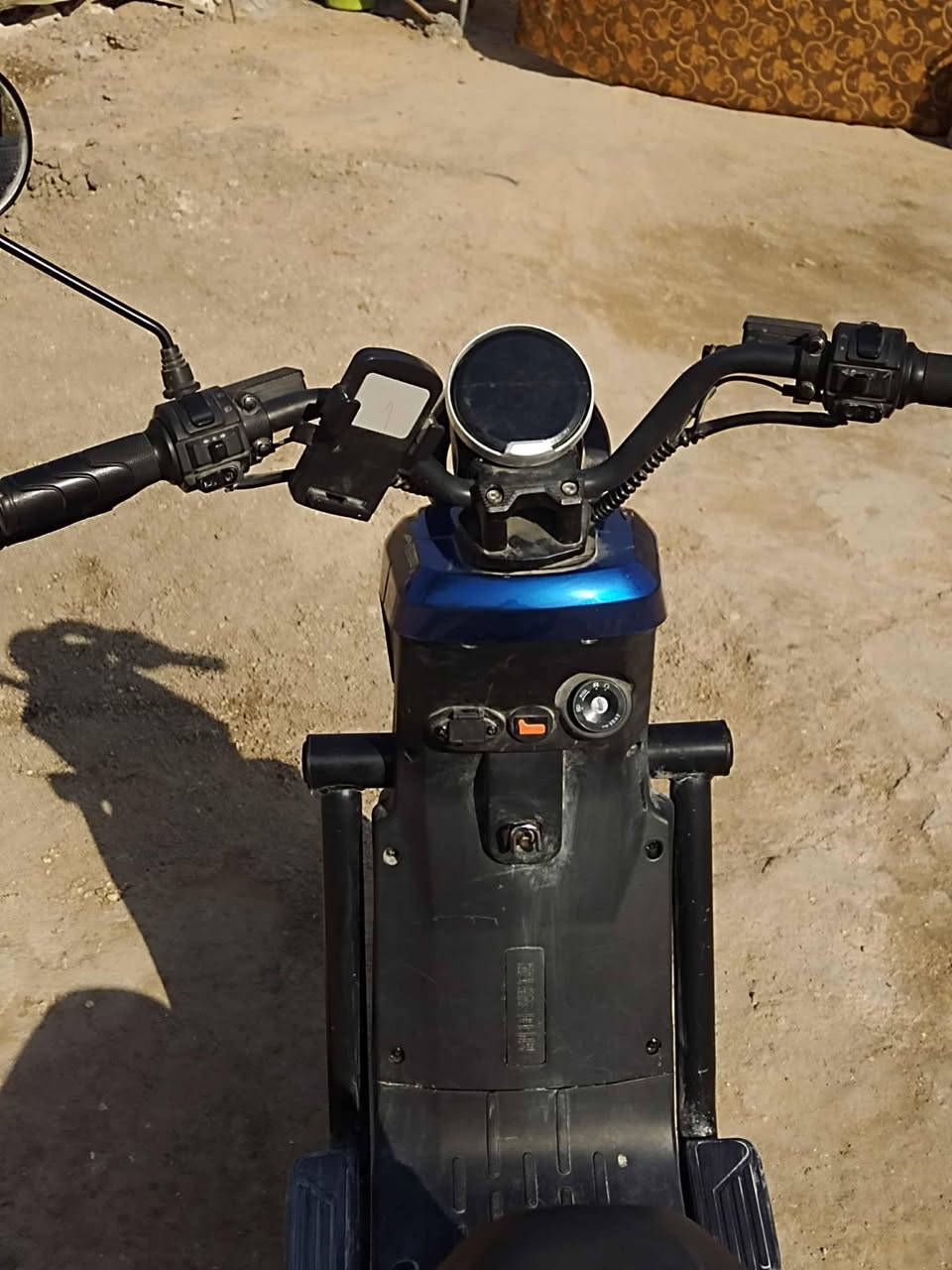 دراجه شحن فول مواصفات بيه اسويج وبصمتين بيه منفذ شحن التلفون وبيه لايت عالي وناصي وبي
لد اشاير شغاله دبل اشاير هم  شغاله وبيه درع حمالات رجل بيه خمس بطاريات جدد السرعه 65 حقيقي السعر 550وبيه مجال للشرايه للاستفسار هاذ الرقم ***********
