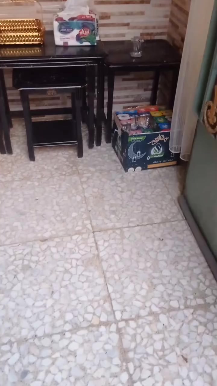 الدار للبيع المساحه ٦٠٠م طابو زراعي ربيانه مقابل حي الدولار شارع الساده أهل السيارات الامريكي شارع تبليط مجاري طابقين الاول استقبال ٨في ٤٧٥م مطبخ ٧ونص في ٤٣٠ صاله ٤في٩  غرفه ٦في ٥ غرفه ٢( ٤٢٥ في ٤ صحيات ٢٢٠في٦ مع ممرات 🌹
الطابق الثاني ثلاث غرف نوم مختلفة المساحات مع صاله أما الحديقه واضحه بالصور البناء مسلح رباط درجه اولى بناء طابوق البناء كامل من كل المواصفات موقع قريب مساحه جيده محول باسم صاحبه مداور ثاني يوم السعر ٤٢٥ مليون بي مجال بسيط مراجعة مكتب ابو ازهر الجرياوي للعقار الجمعيه مقابل اسواق حاتم غازي الاتصال على الارقام التاليه 
*********** 
***********
*********** بالتوفيق للجميع يارب العالمين
