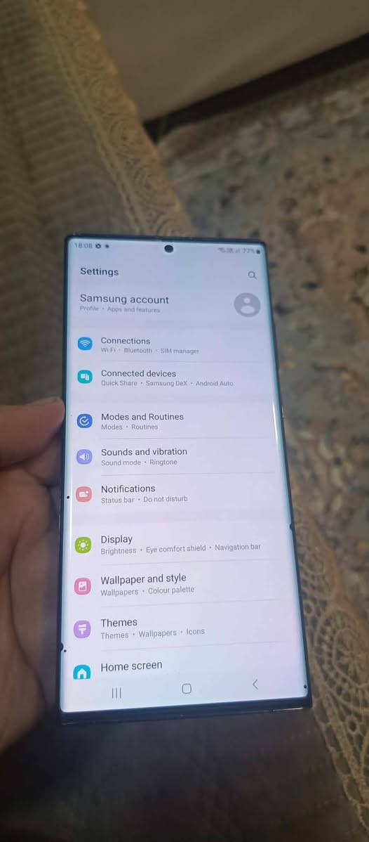 Galaxy Note 20 Ultra 5G

شاشه که ی دوو سێ په له ی بجوکی هه یه له مۆدی ڕه شه دیار نیه 
دوو سیم کارت
زاکیرە ٢٥٦ و ڕام ١٢ گێگا 
کامێرا / ١٠٨ مێگاپێکسڵ (  50x zoom) 
ئێگسینۆس 990
باتری ٤٥٠٠ ( ٢٥ وات) 
سلێمانی/ 
٢٦٥ هه زار 
*********** السليمانية, العراق
