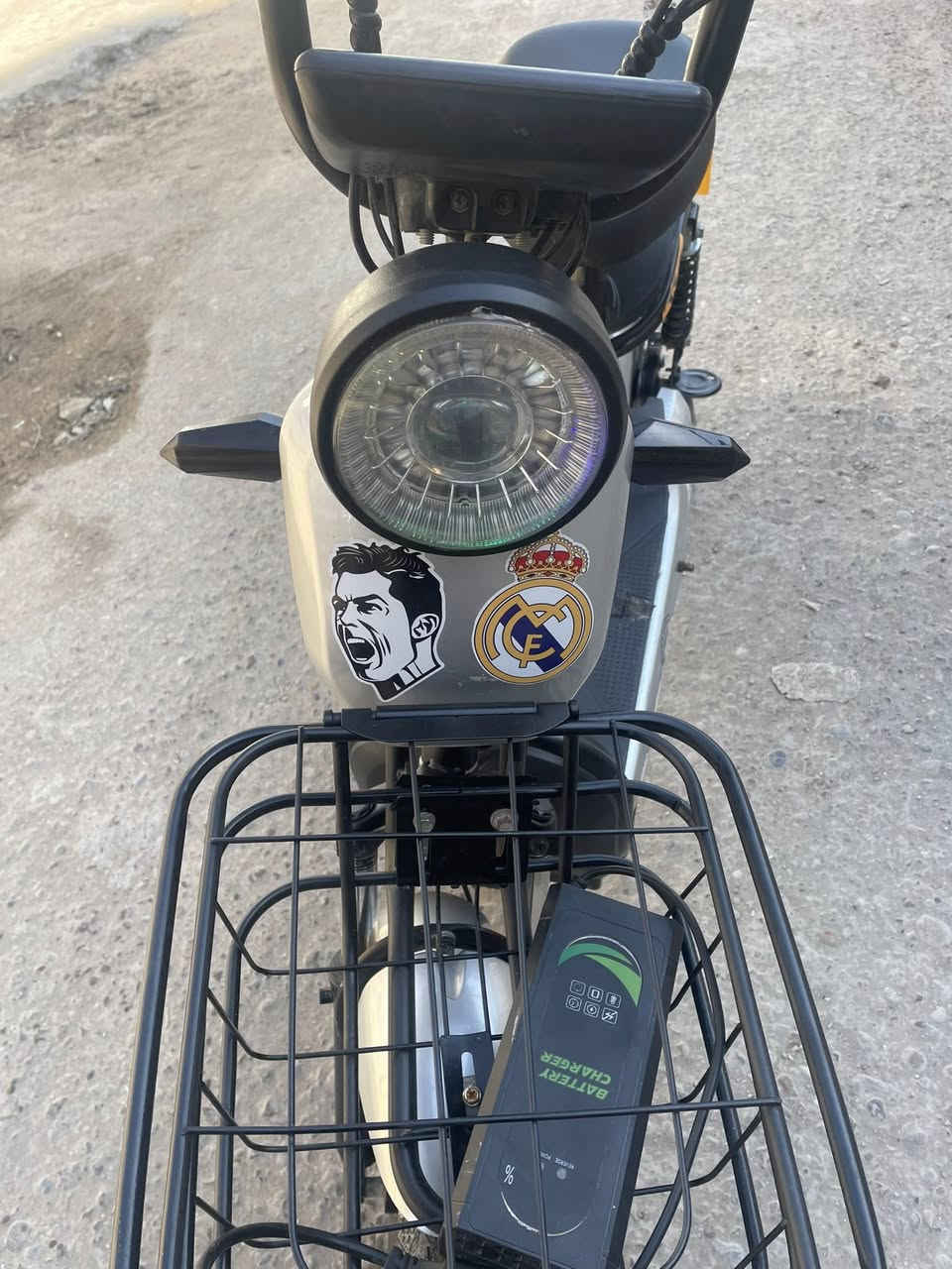 السلام عليكم.
دراجه شحن حجم 14

دراجه نضيفه

بطاريات جدد

دبل مفتاح

دبل بصمه

كهربائيات كله شغاله

كشنات نضيفه سله جديده

مرايات

كامله كل نقص مابيهه .

225

مكاني الامين الثانيه

***********
