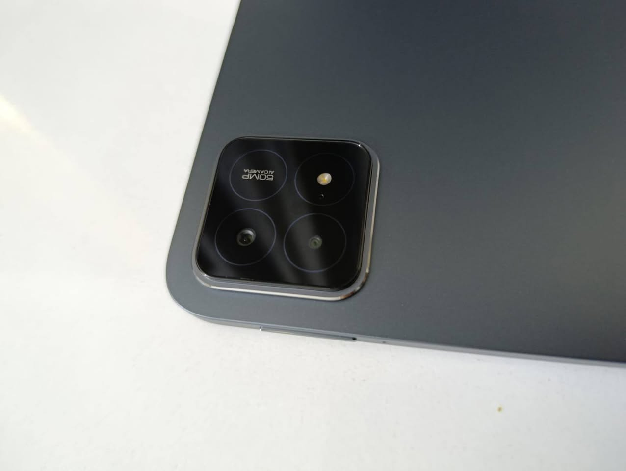 شاومي باد 6s pro مستعمل اخو الجديد حجم شاشه 12.4 كلش مفيد بالدراسه و حتى الالعاب ، شحن سريع 120w 
ملحقاته كامله و وياه كفر جلد اصلي 
السعر 600 وبي مجال للشراي مكاني بغداد الدوره + اكو توصيل 
واتساب : ***********

