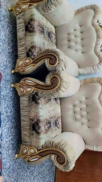 سلام عليكم تخم عشر مقاعد  عوزه بس تنضيف سعره 350مكاني بغداد   ***********
