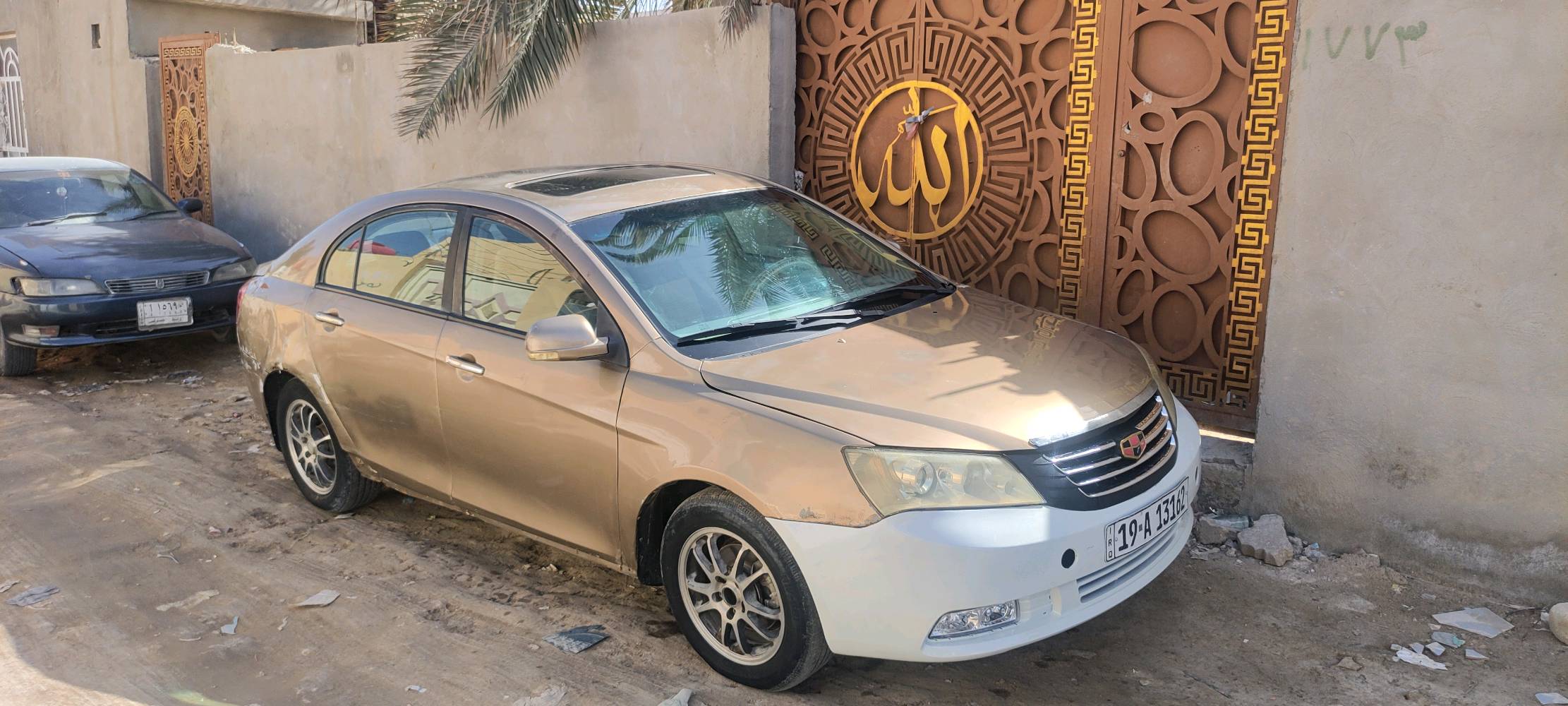 جيلي امكراند 2013  سياره خير من الله محرك وكير بلادي اوتو دواخلهه كلش حلوه فتحه بالسقف شاشه تبريد شغال تراي وين ميعجبك رقم نكليزي جديد راعيهه يريد مداور بيته يمنه قريب سياره مال جناي يشهد الله ومعتاز وستعجلت ع بيعتهه  