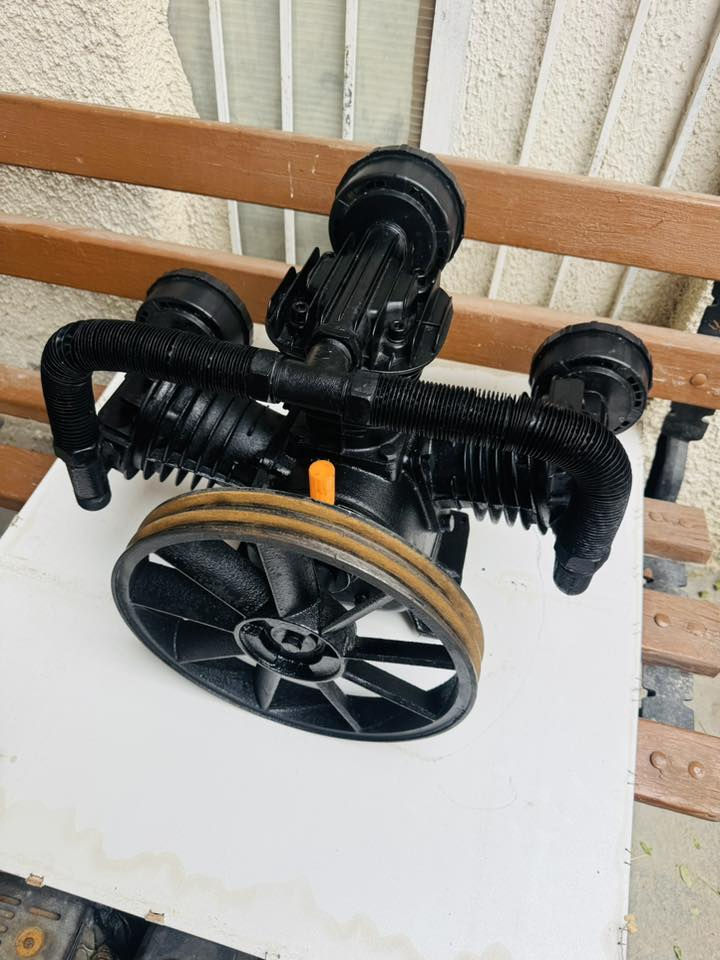 تاروسة كمبريسر حجم 90 كبير مال بطل 500 او 350 نظيفة جدا اتوسان تركية شغالة مستعمل قليل كلش بدهن شركة جان مربوط من جهة بانزين ما مشغلي كم مرة السعر 200 وبي مجال بسيط 
مكاني بغداد 
***********
